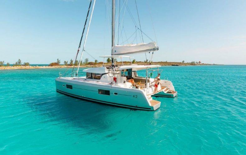 Lagoon 42 - 4 + 1 cab. — photo 1