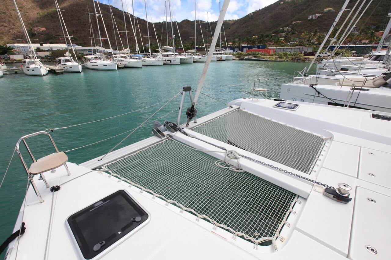 Lagoon 42 - 4 + 1 cab. — photo 3