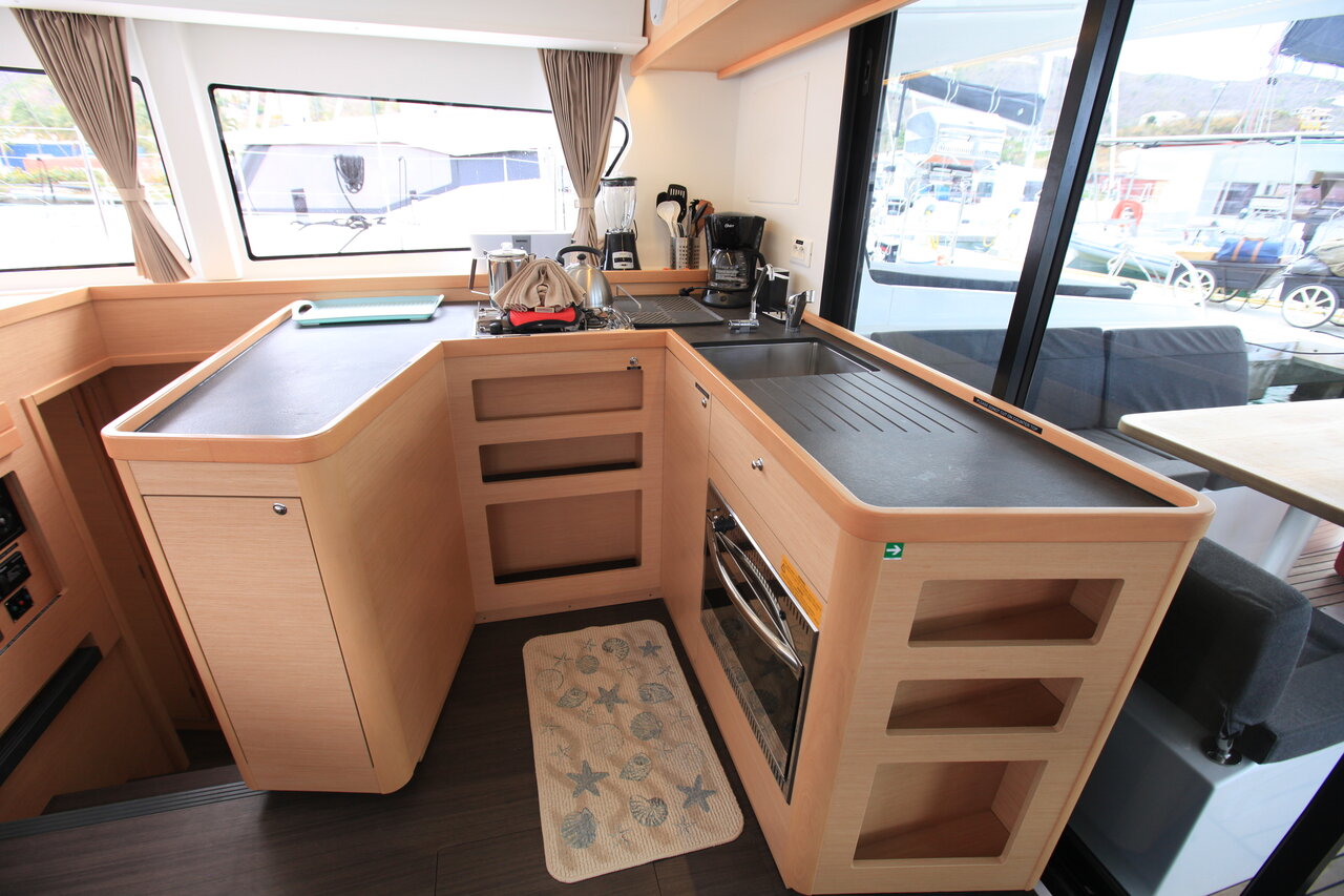Lagoon 42 - 4 + 1 cab. — photo 13