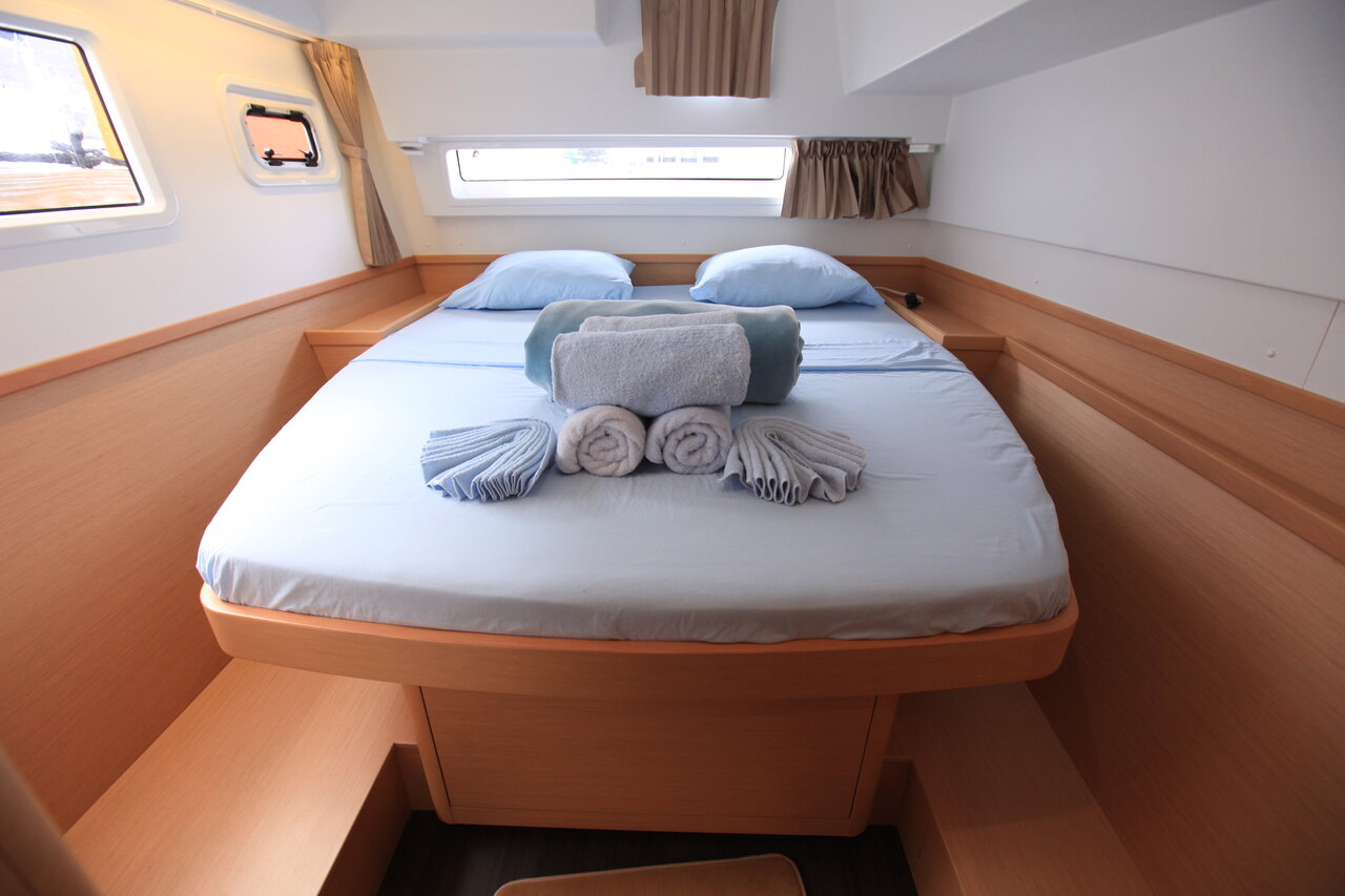 Lagoon 42 - 4 + 1 cab. — photo 17