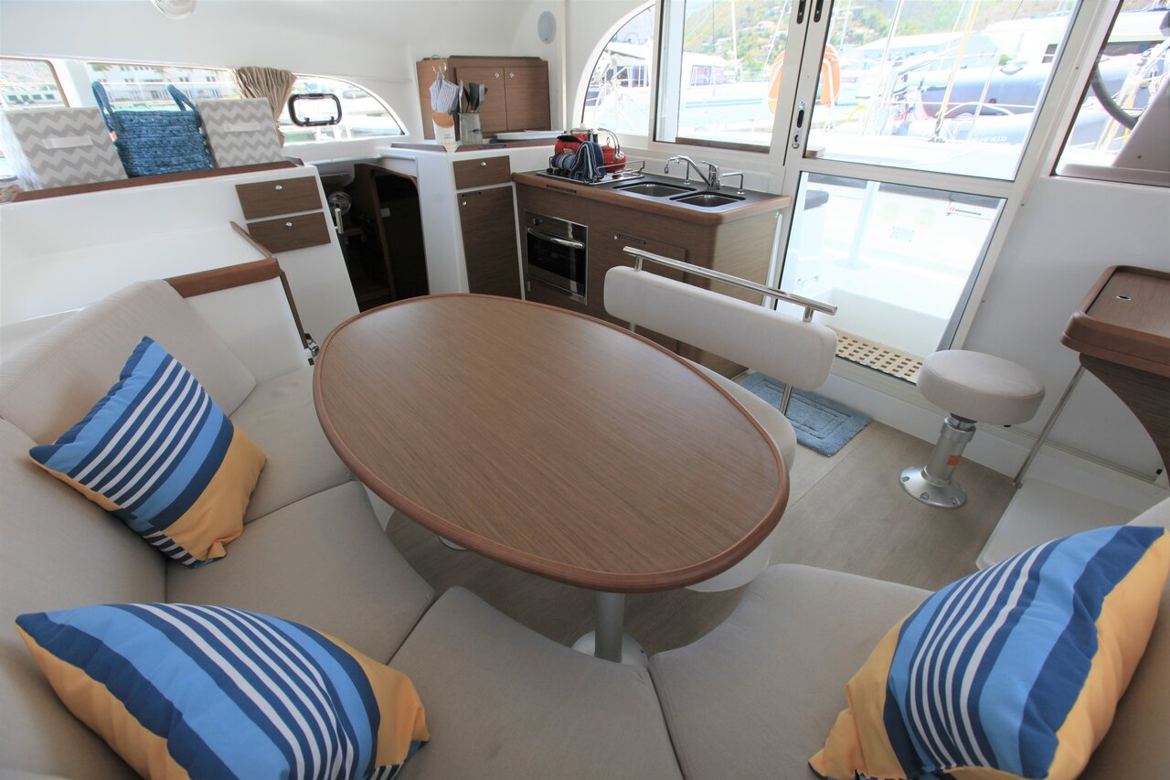 Lagoon 380 - 4 cab. — photo 10