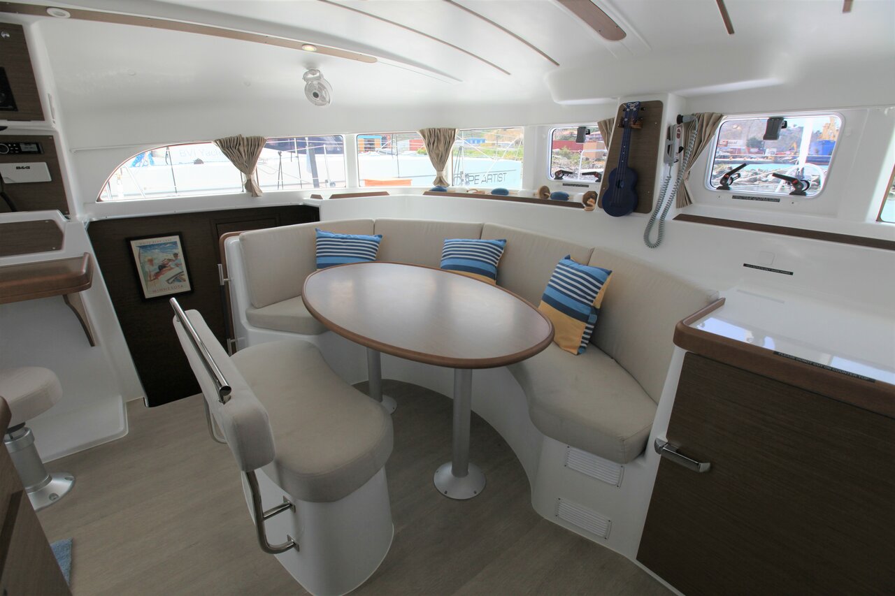 Lagoon 380 - 4 cab. — photo 12