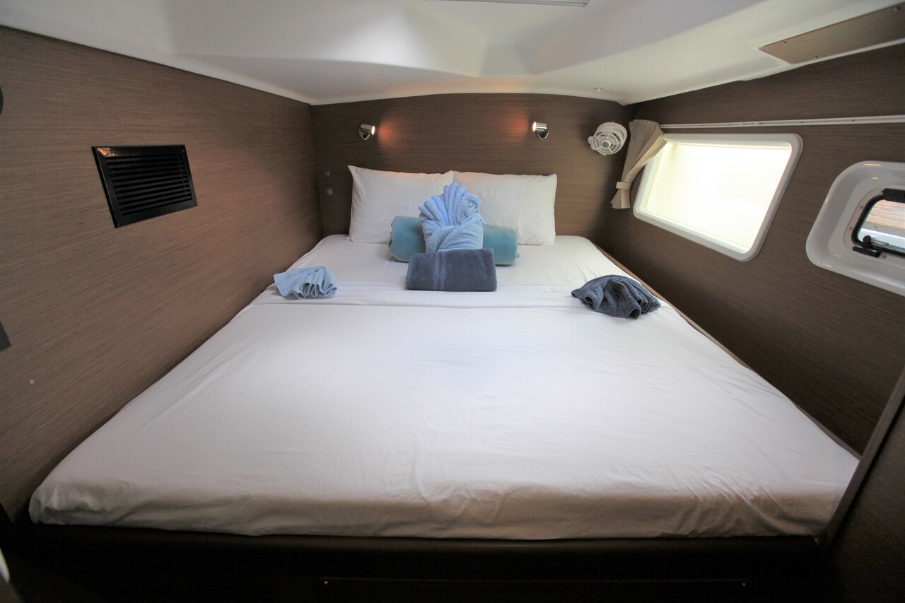 Lagoon 380 - 4 cab. — photo 16