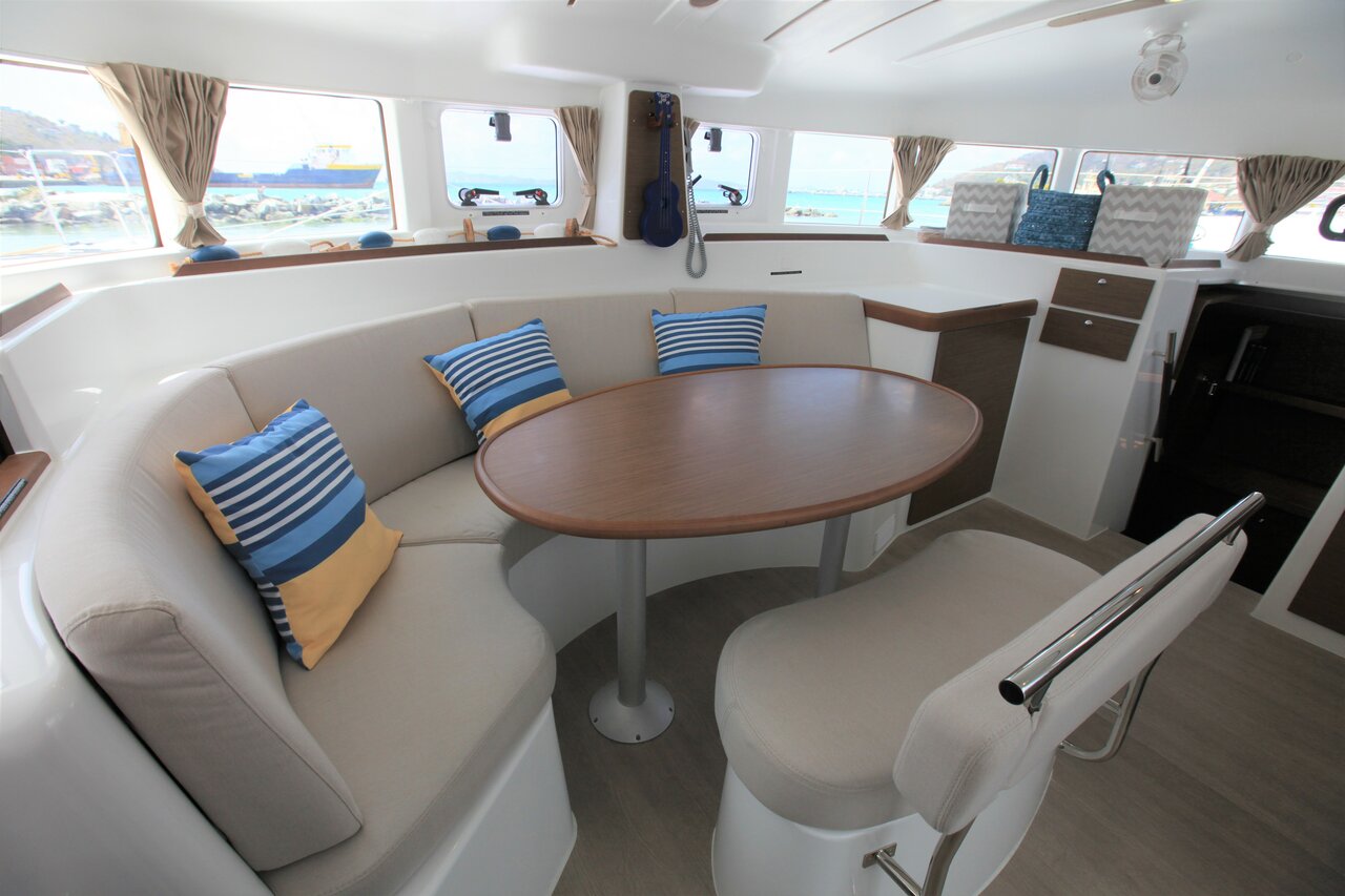 Lagoon 380 - 3 cab. — photo 11