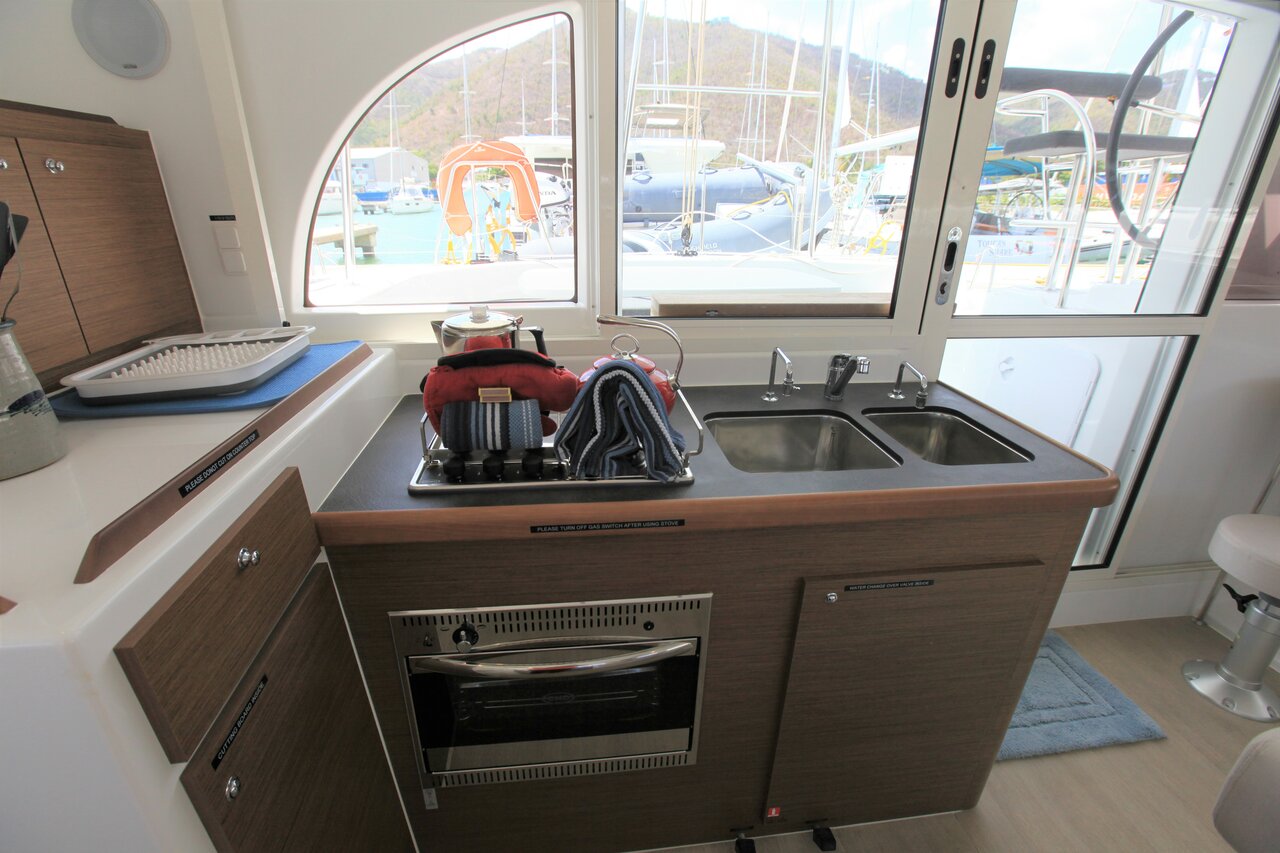 Lagoon 380 - 3 cab. — photo 13