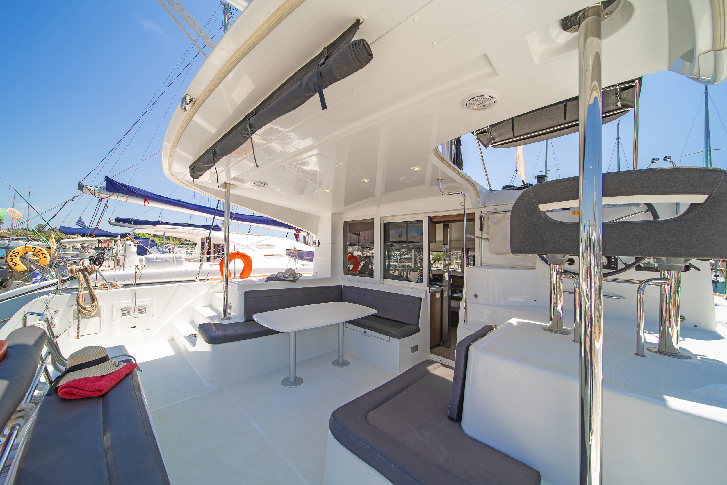 Lagoon 40 - 4 + 2 cab — photo 8