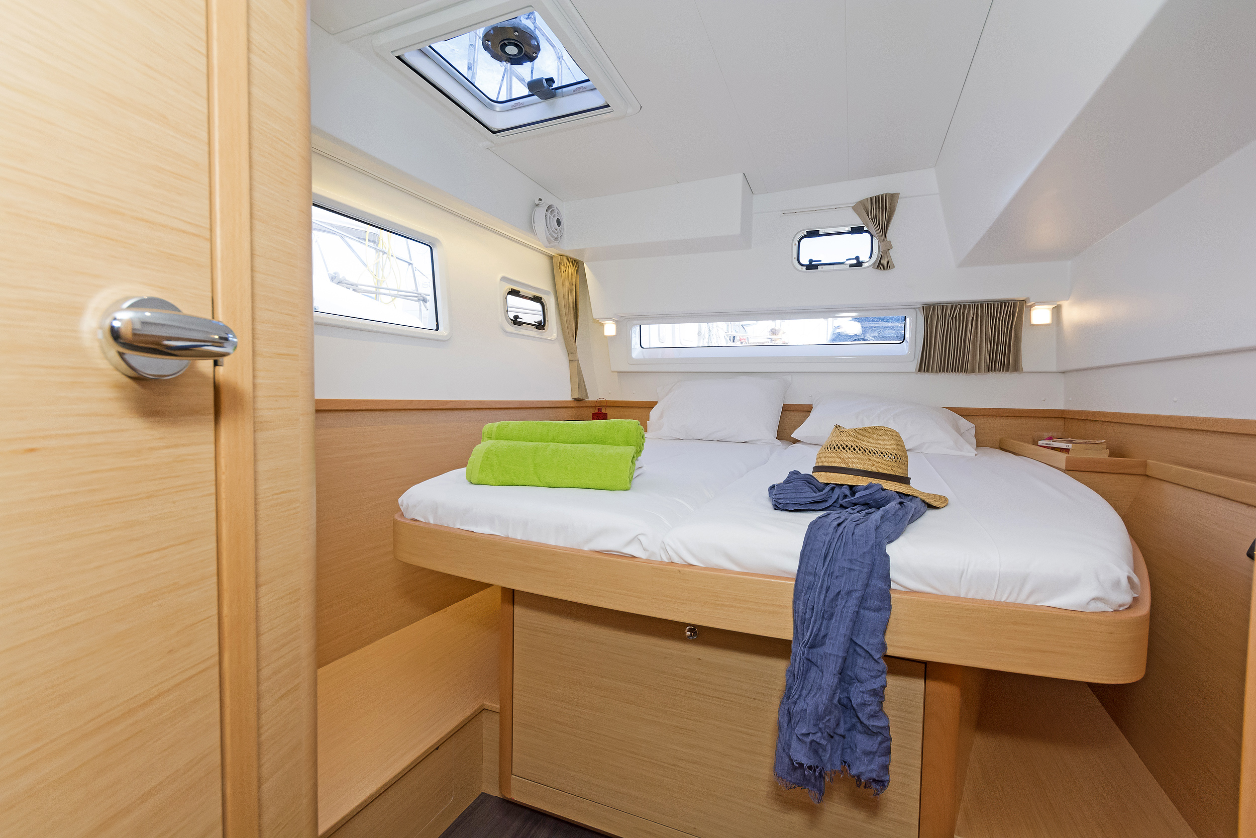Lagoon 42 - 4 + 2 cab. — photo 8