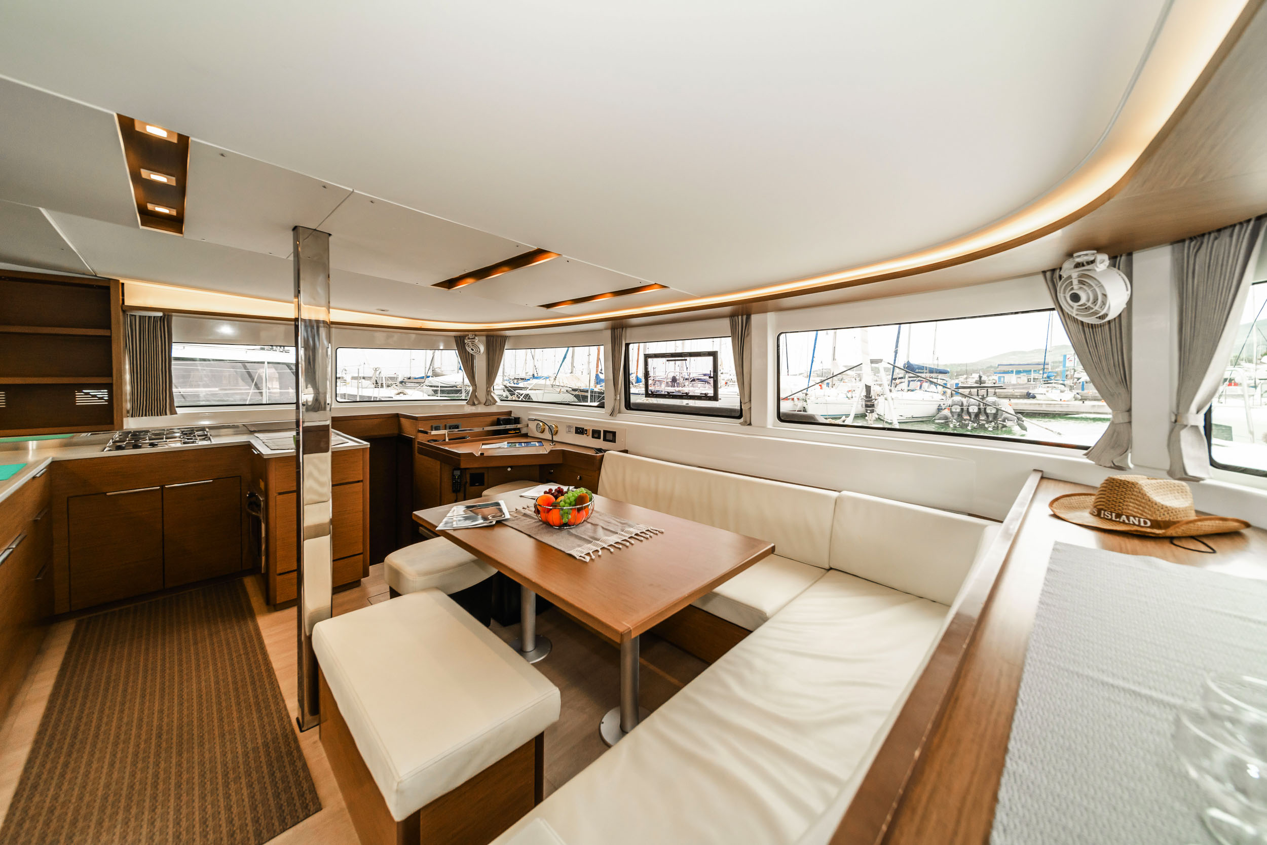 Lagoon 46 - 4 + 2 cab. — photo 8