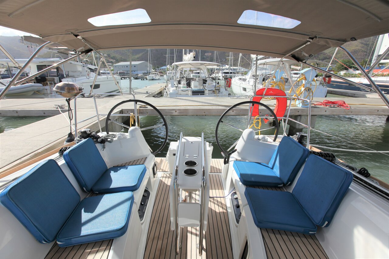 Sun Odyssey 349 - 2 cab. — photo 5