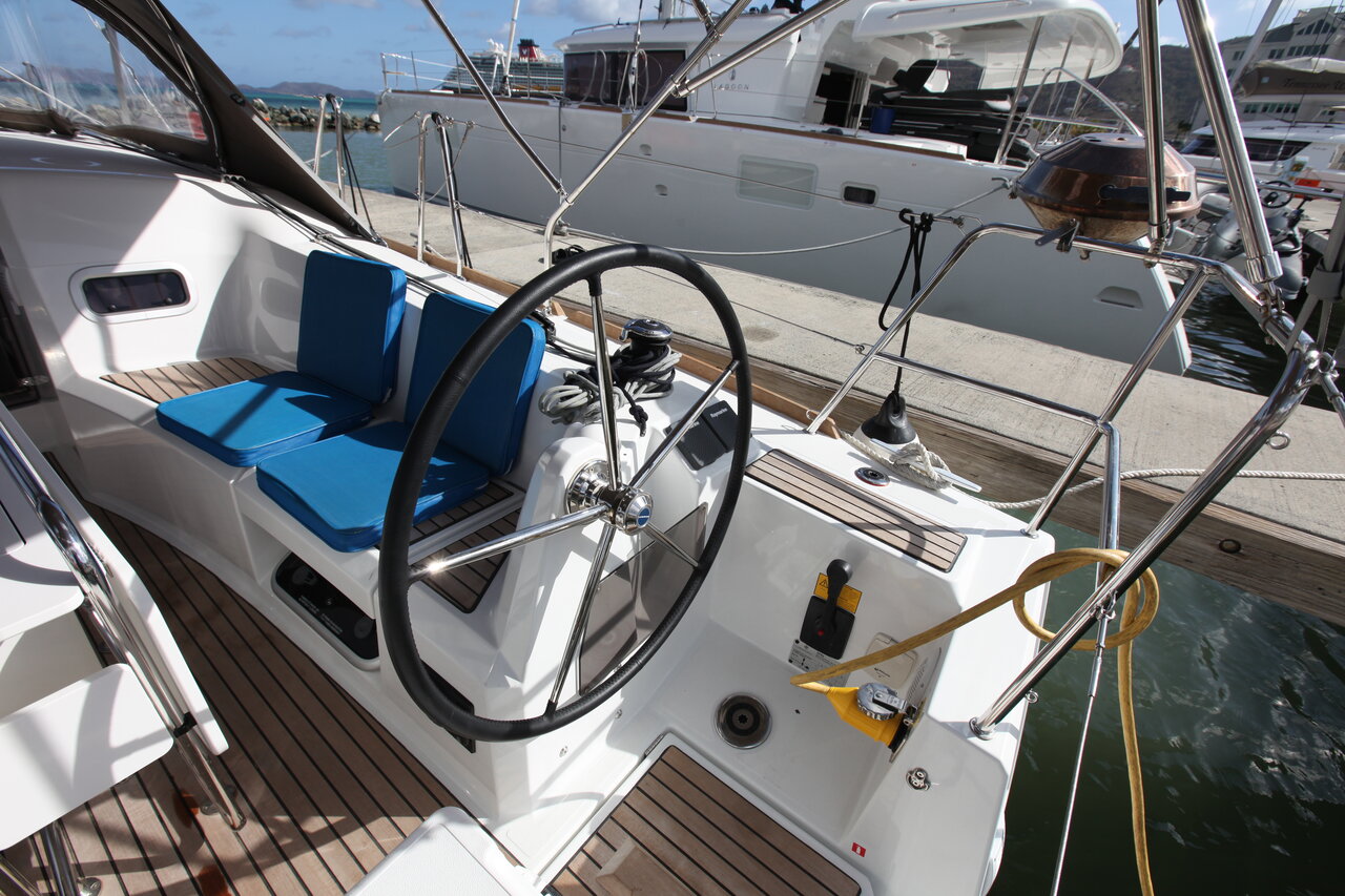 Sun Odyssey 349 - 2 cab. — photo 6