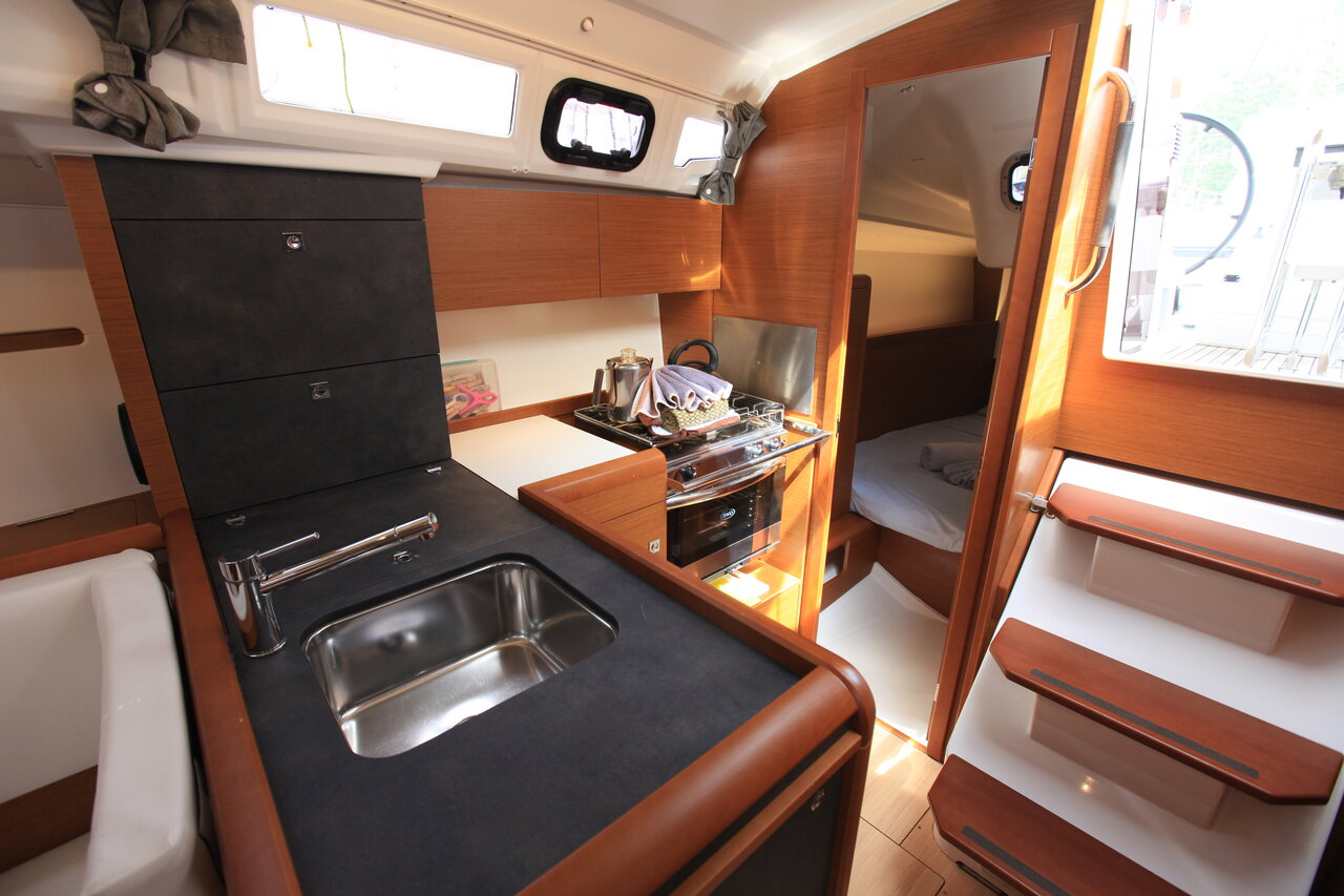 Sun Odyssey 349 - 2 cab. — photo 10
