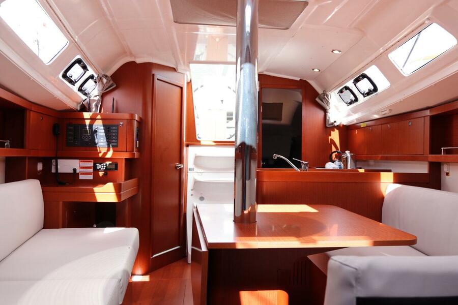 Oceanis 31 — photo 11