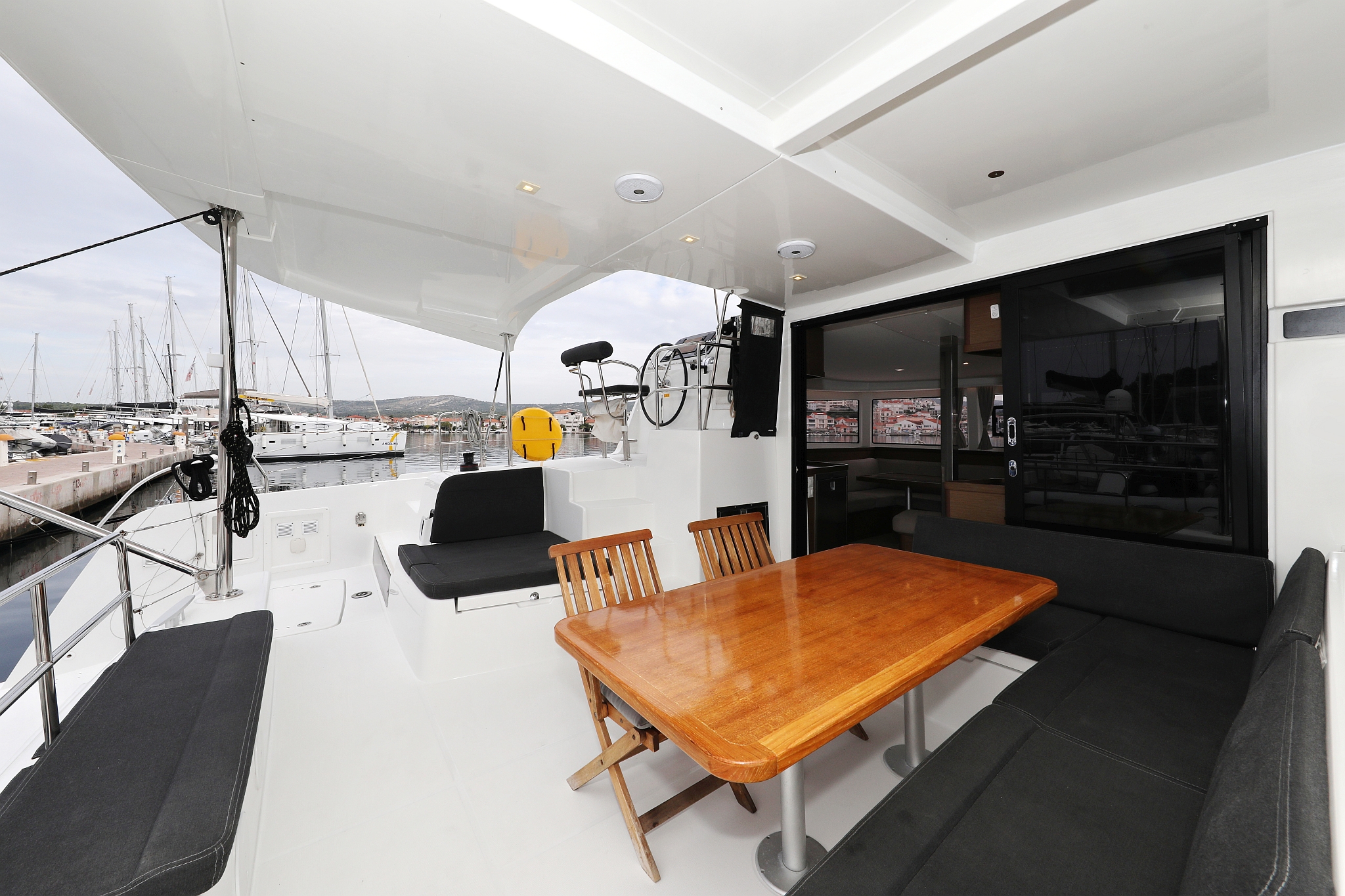 Lagoon 42 - 4 + 2 cab. — photo 7
