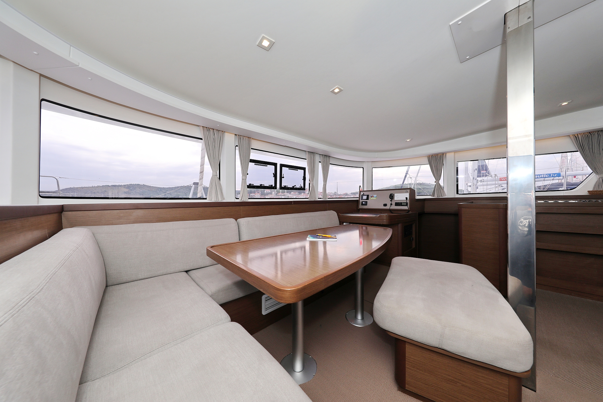 Lagoon 42 - 4 + 2 cab. — photo 20