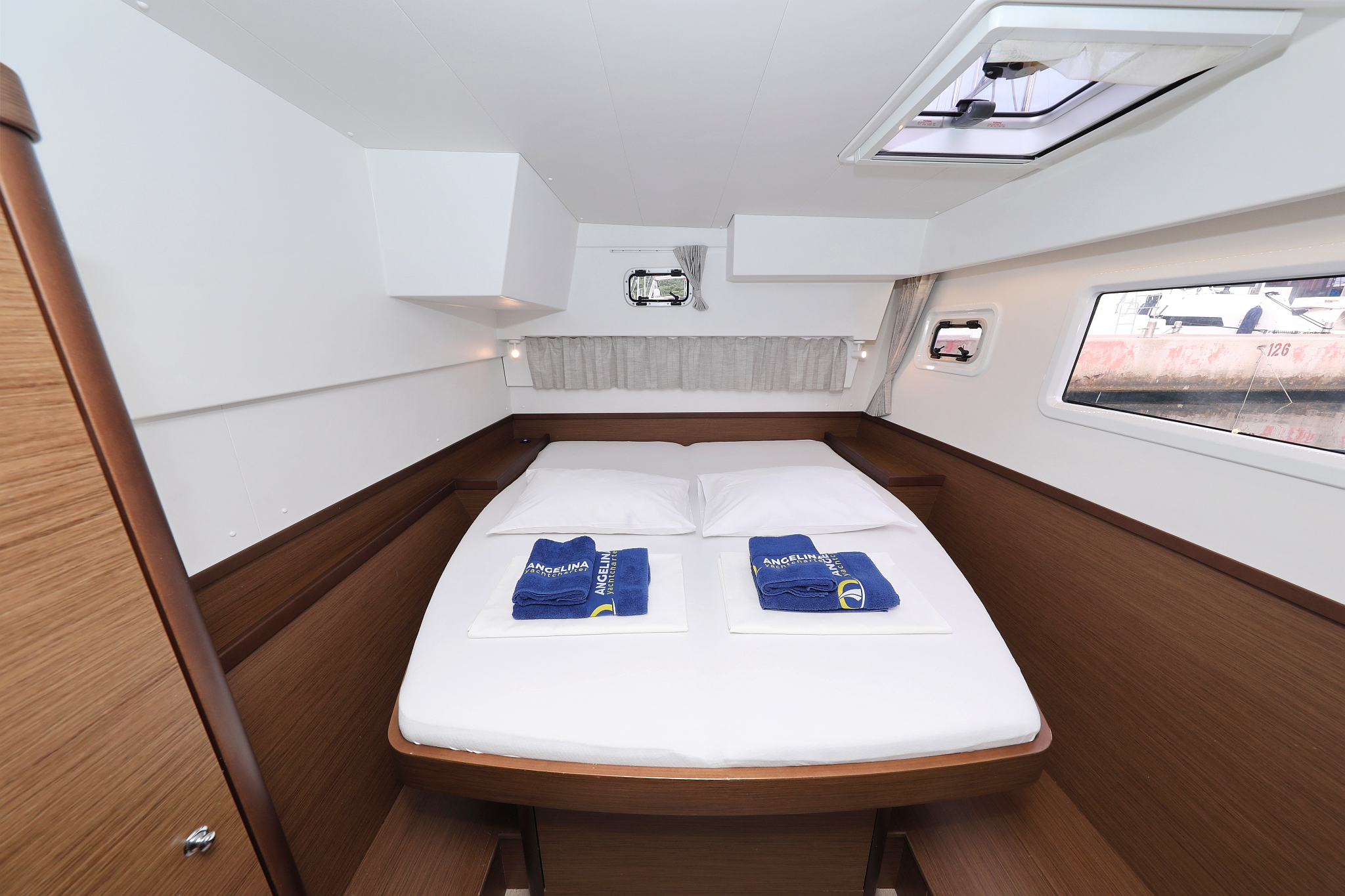 Lagoon 42 - 4 + 2 cab. — photo 24