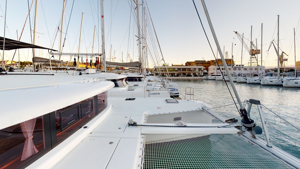 Lagoon 42 - 4 + 2 cab. — photo 9