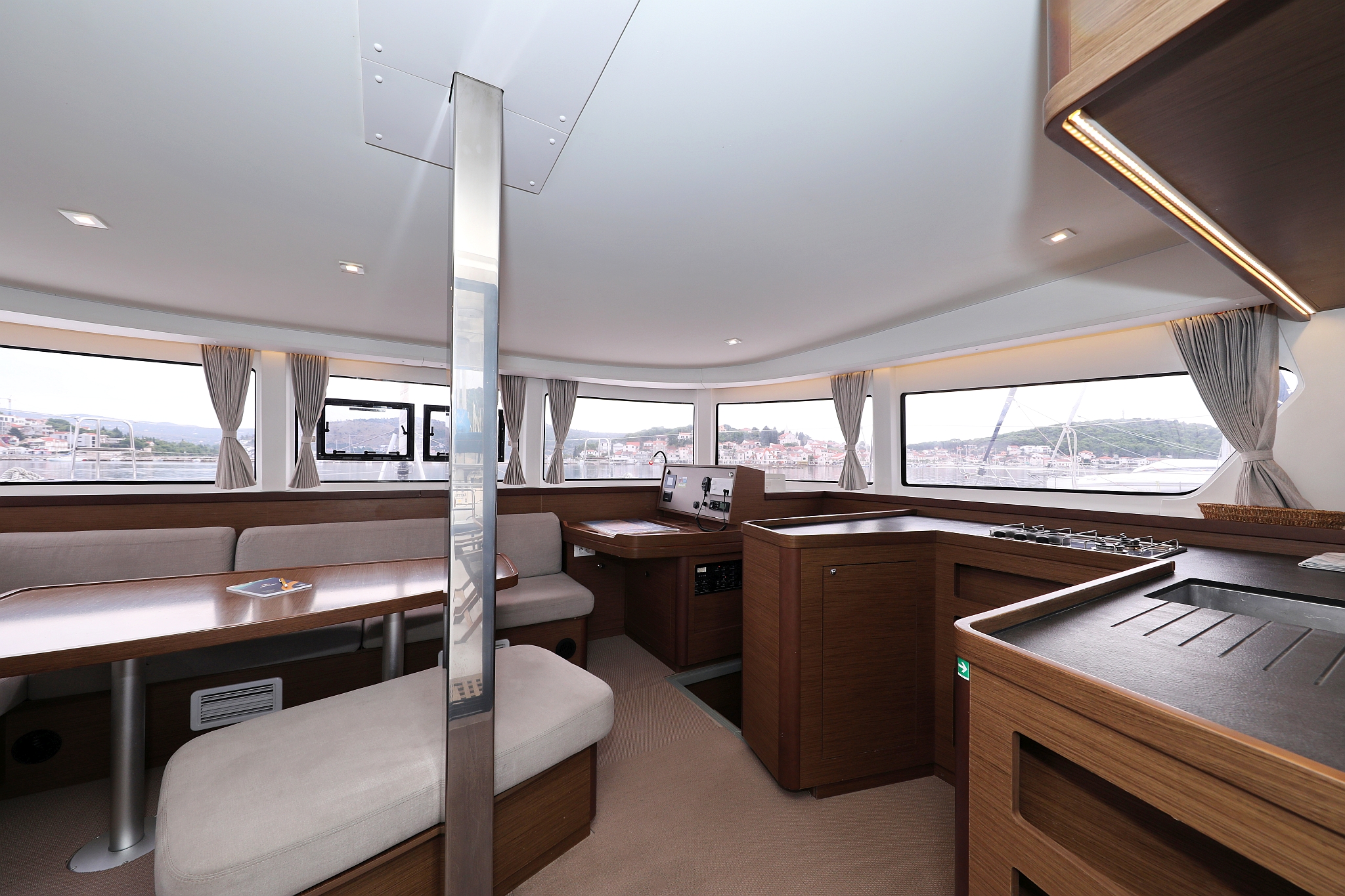 Lagoon 42 - 4 + 2 cab. — photo 20