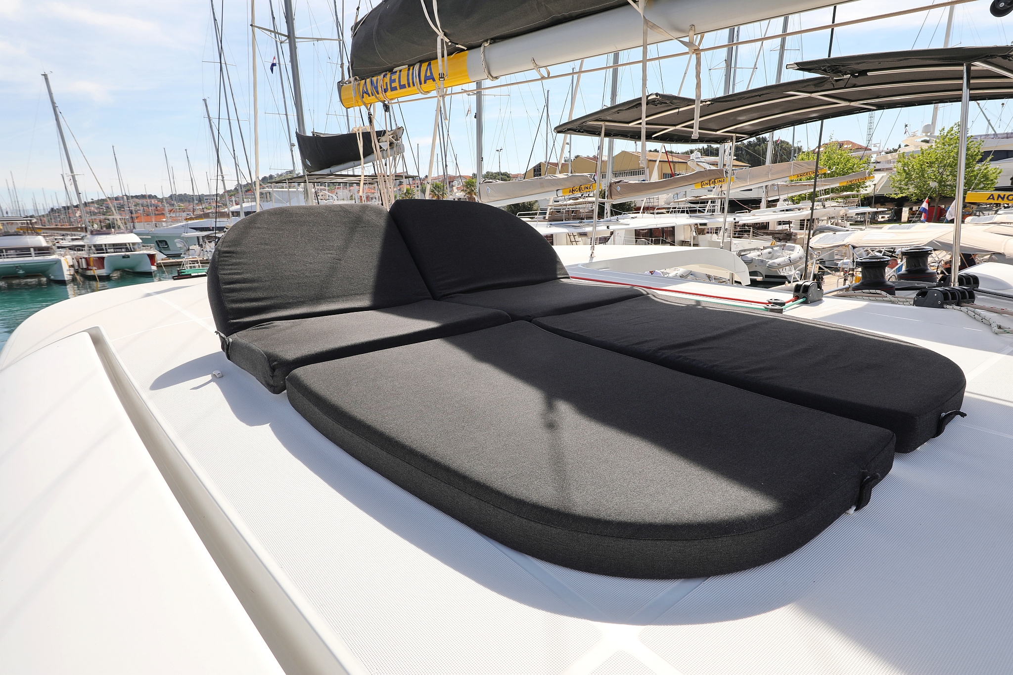 Lagoon 42 - 4 + 2 cab. — photo 9