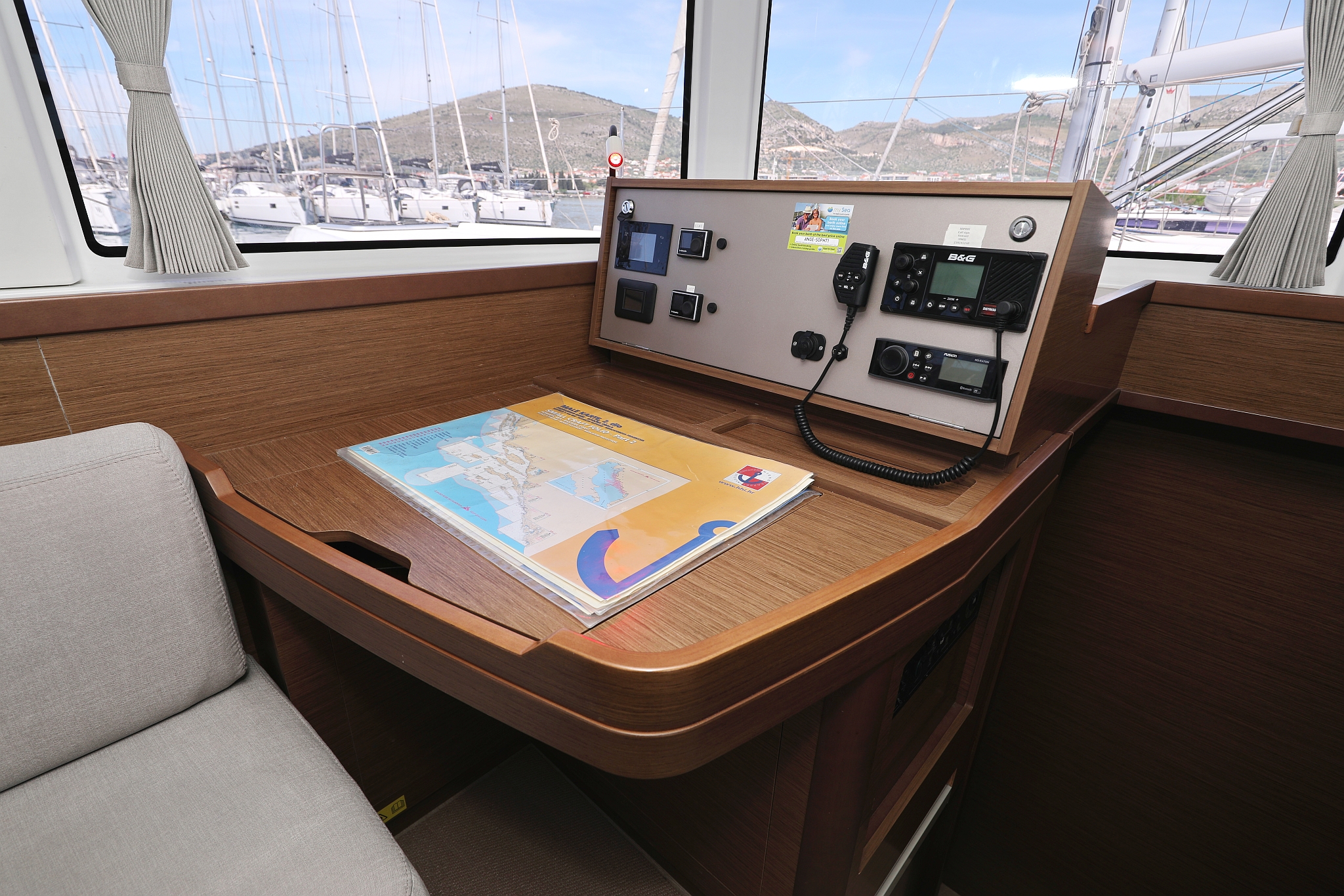Lagoon 42 - 4 + 2 cab. — photo 18