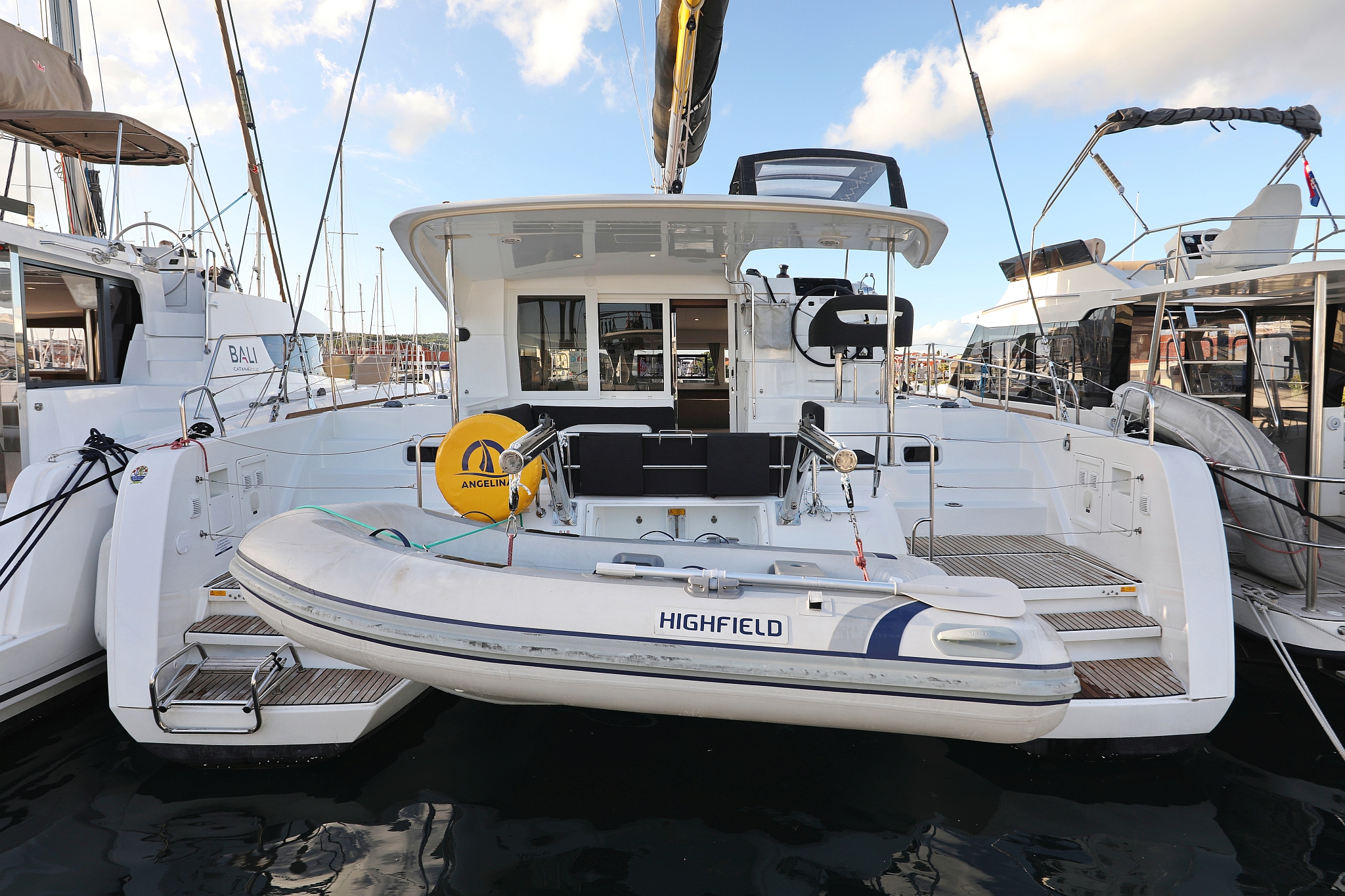 Lagoon 40 - 4 + 2 cab — photo 1