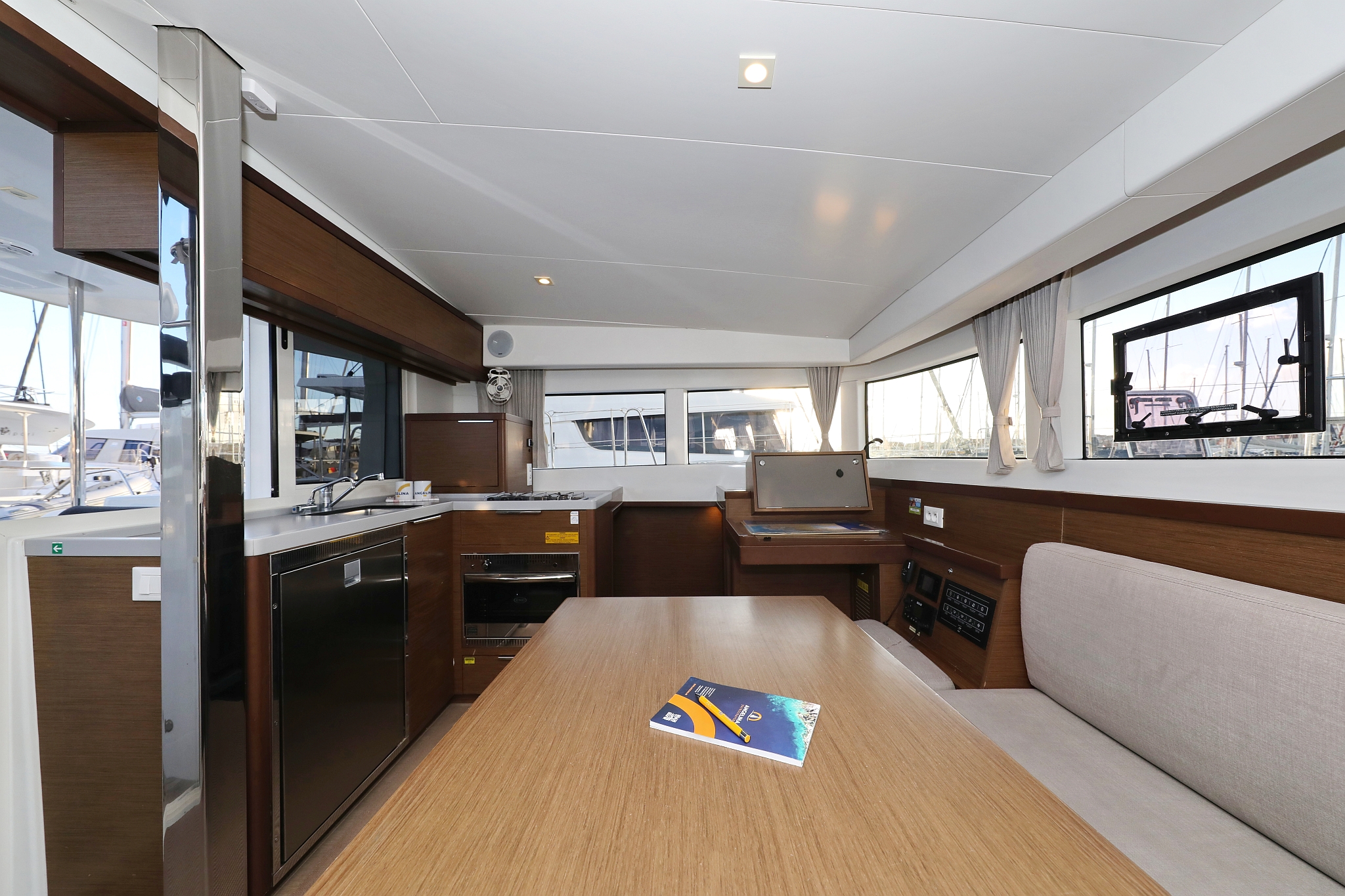 Lagoon 40 - 4 + 2 cab — photo 15
