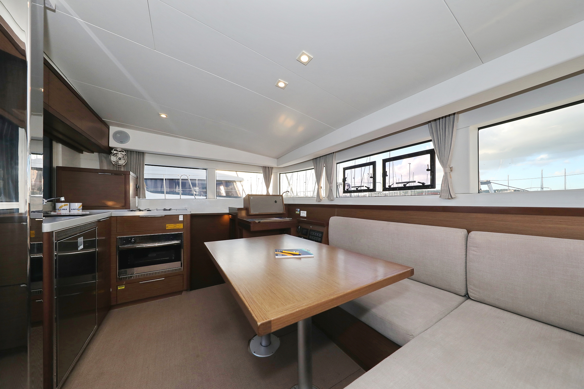 Lagoon 40 - 4 + 2 cab — photo 16