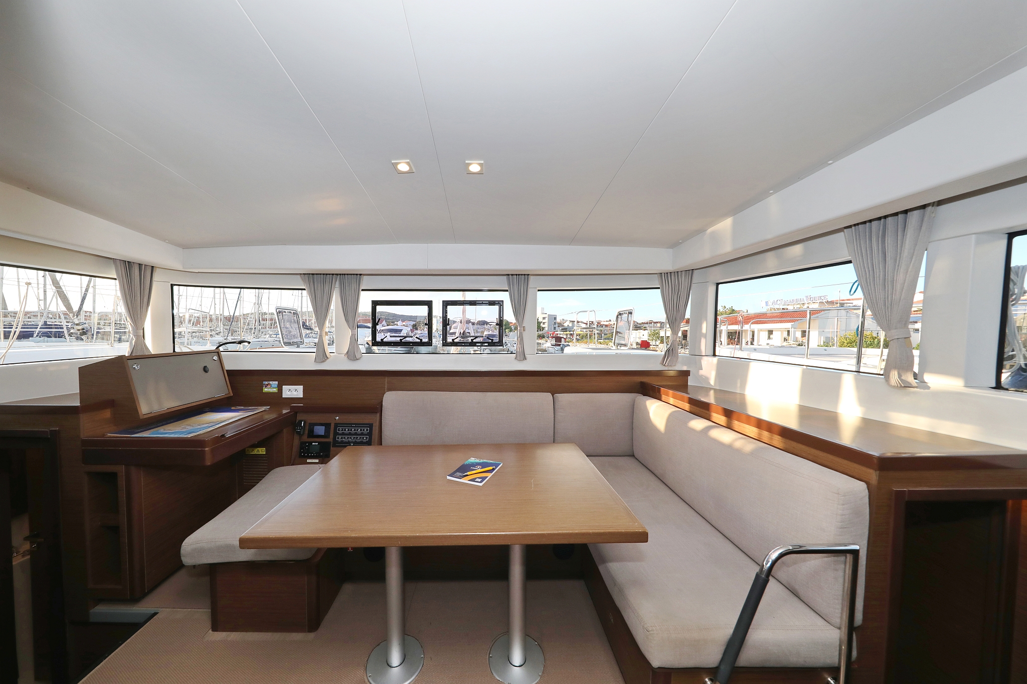 Lagoon 40 - 4 + 2 cab — photo 17