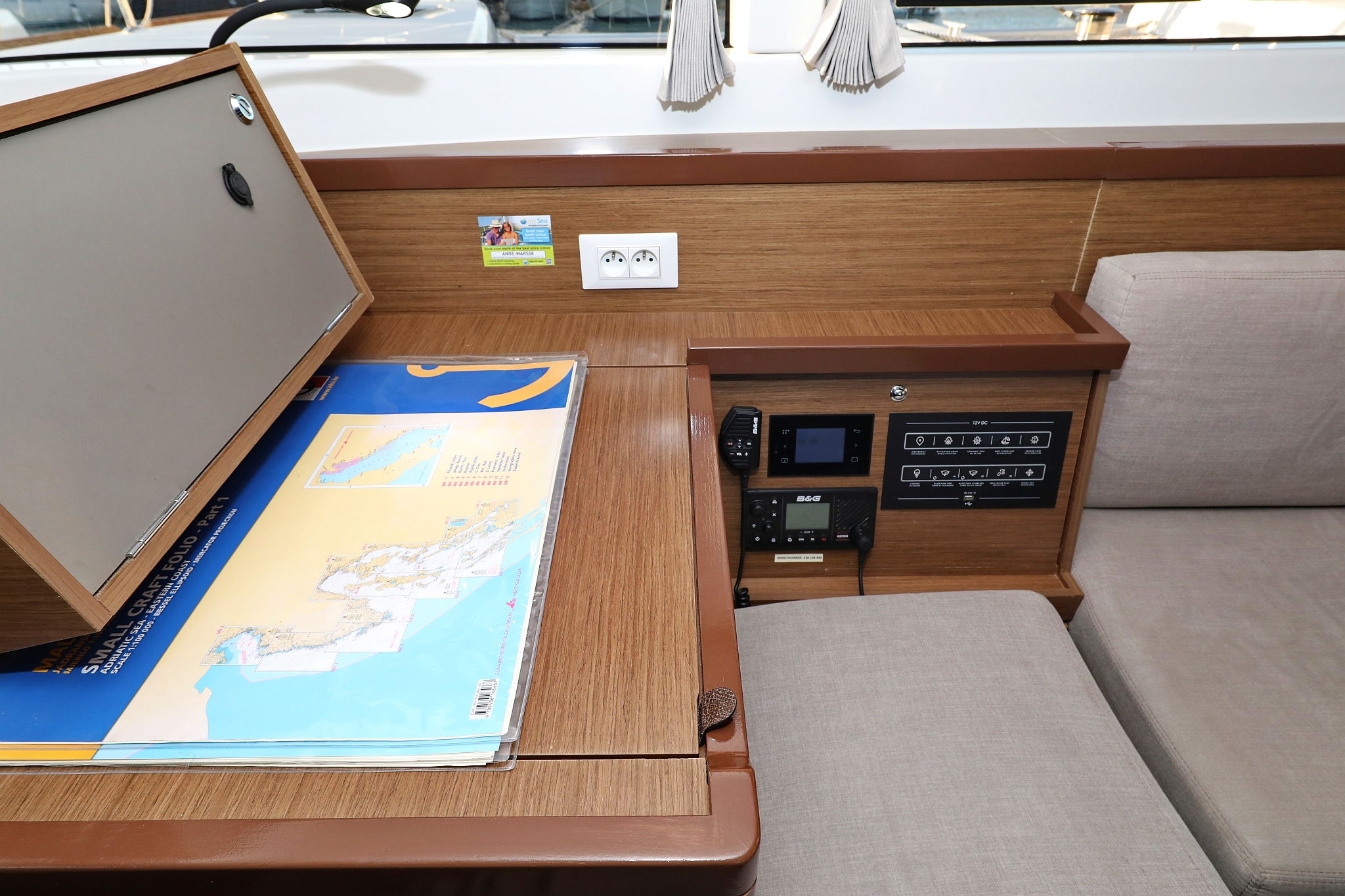 Lagoon 40 - 4 + 2 cab — photo 43