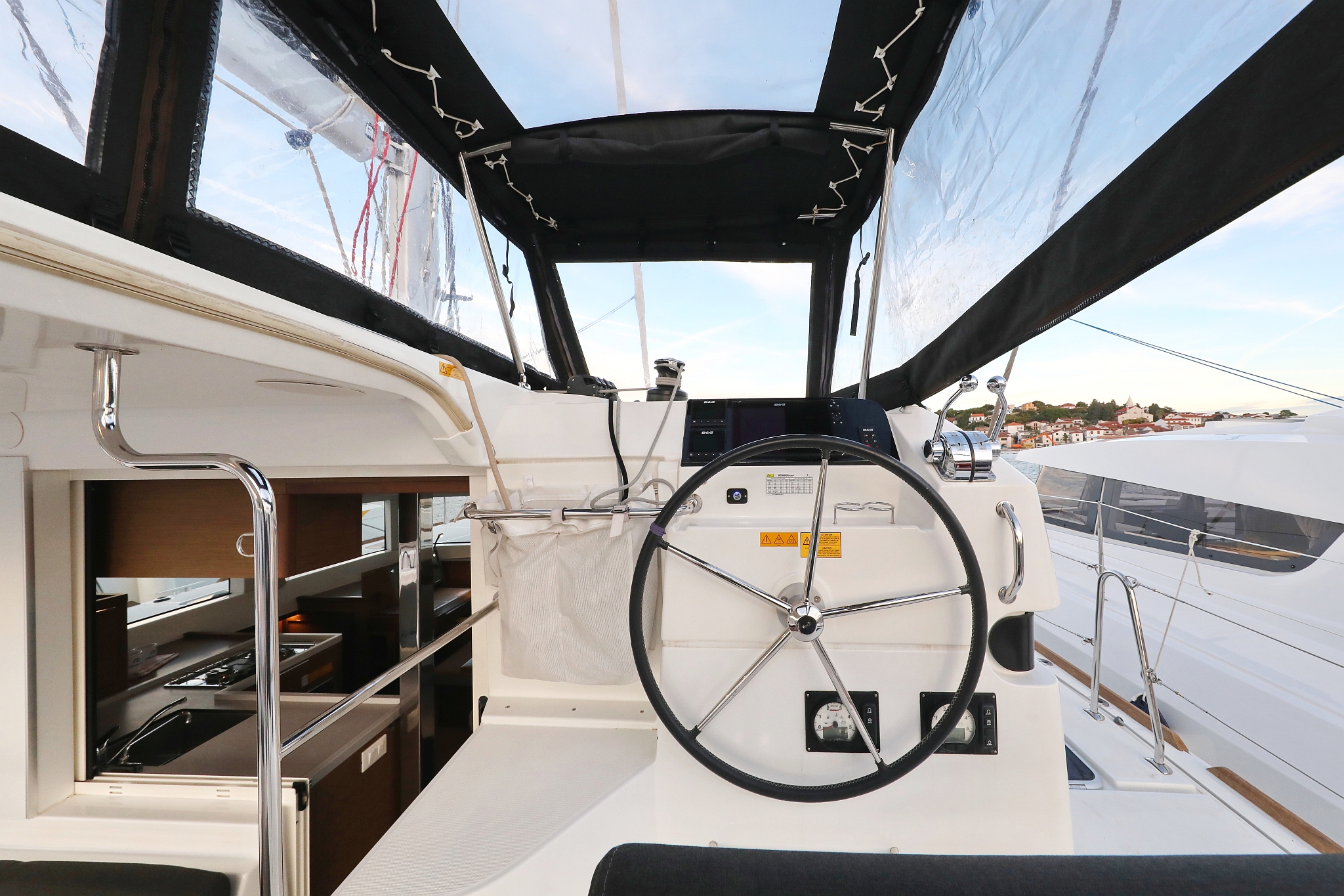 Lagoon 40 - 4 + 2 cab — photo 8
