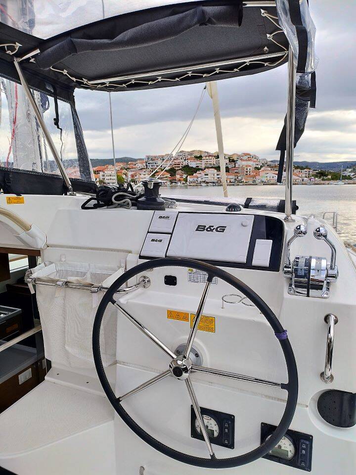 Lagoon 40 - 4 + 2 cab — photo 9
