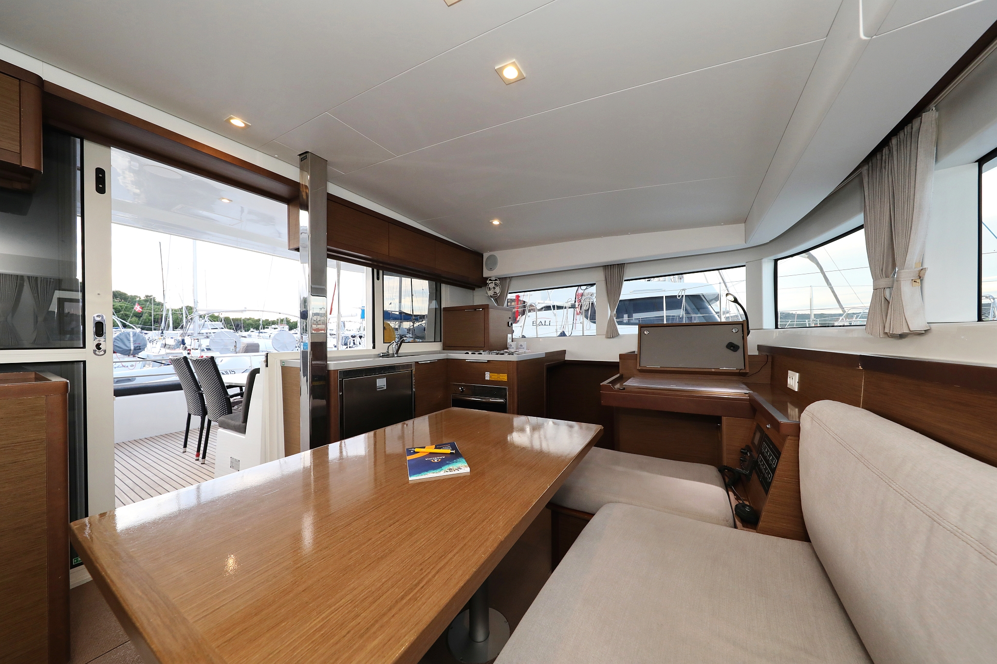 Lagoon 40 - 4 + 2 cab — photo 14