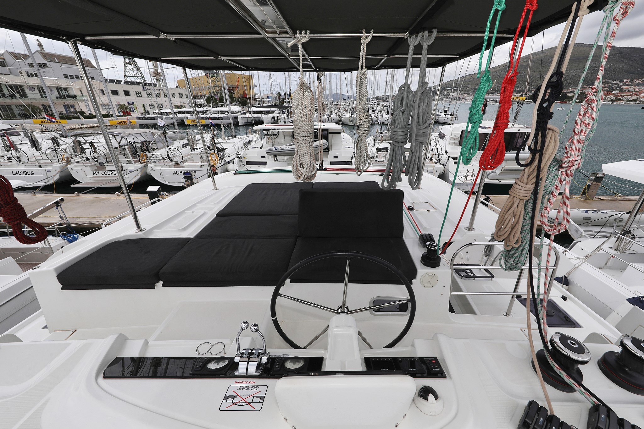 Lagoon 46 - 4 + 2 cab. — photo 9