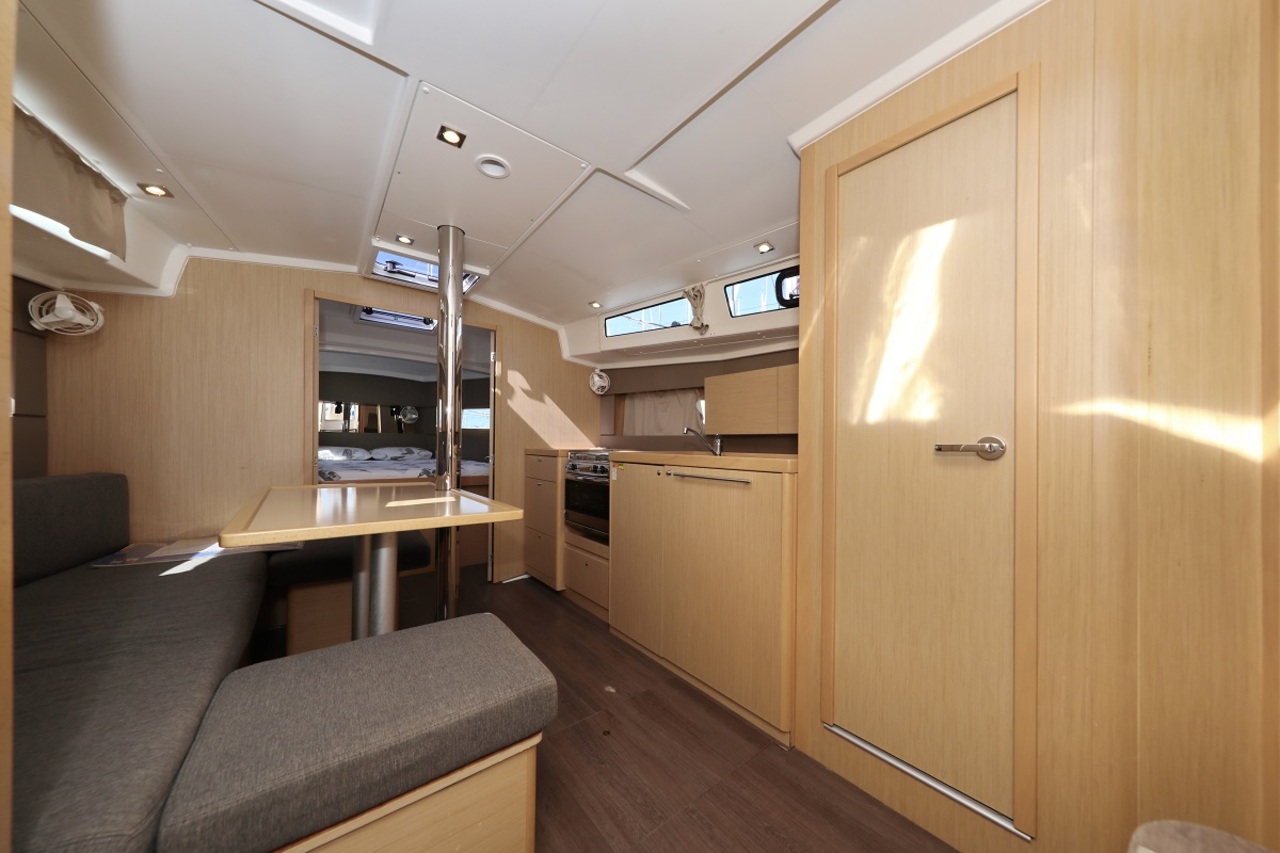 Oceanis 38.1 — photo 9