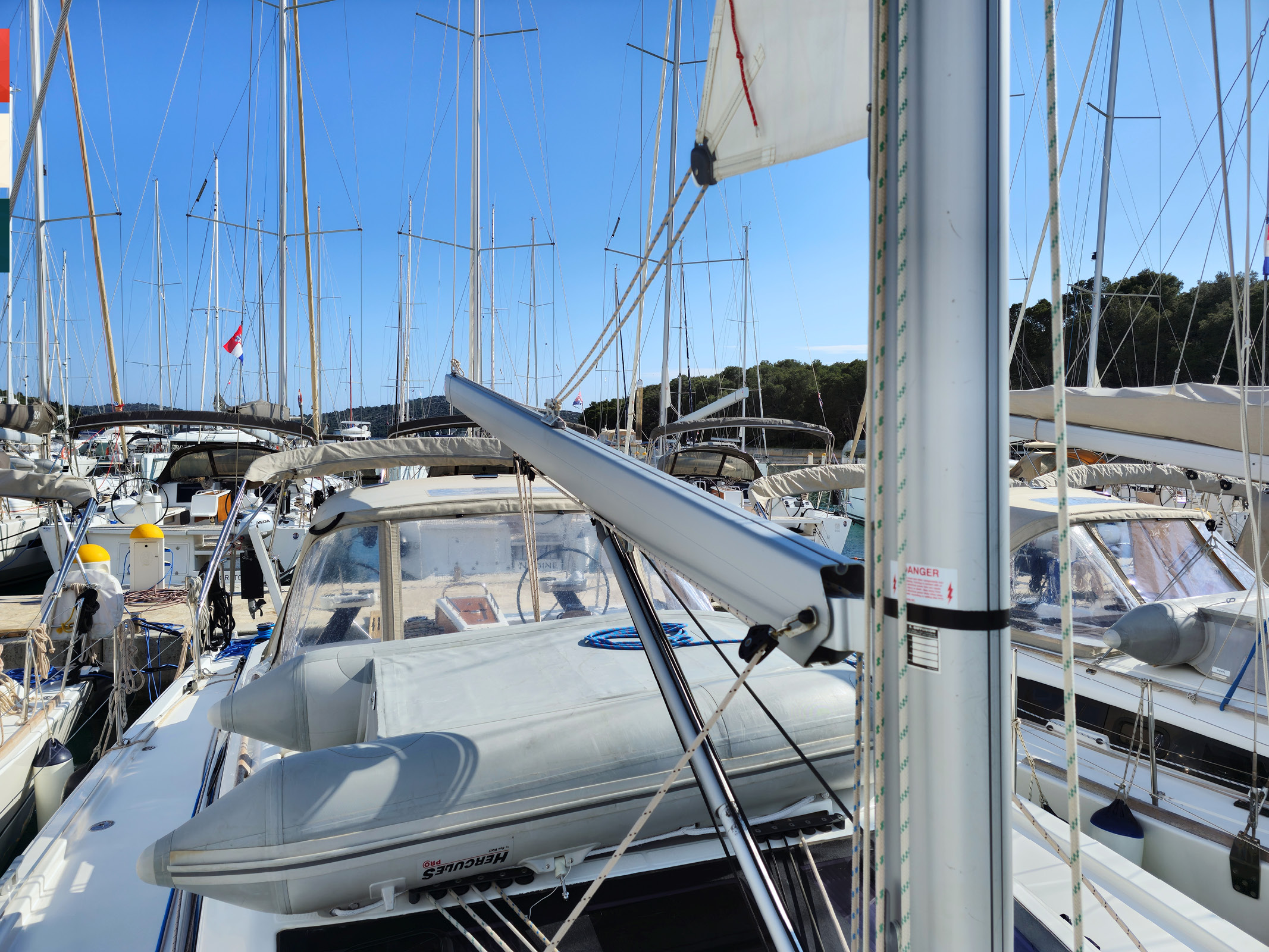 Dufour 390 GL — photo 13