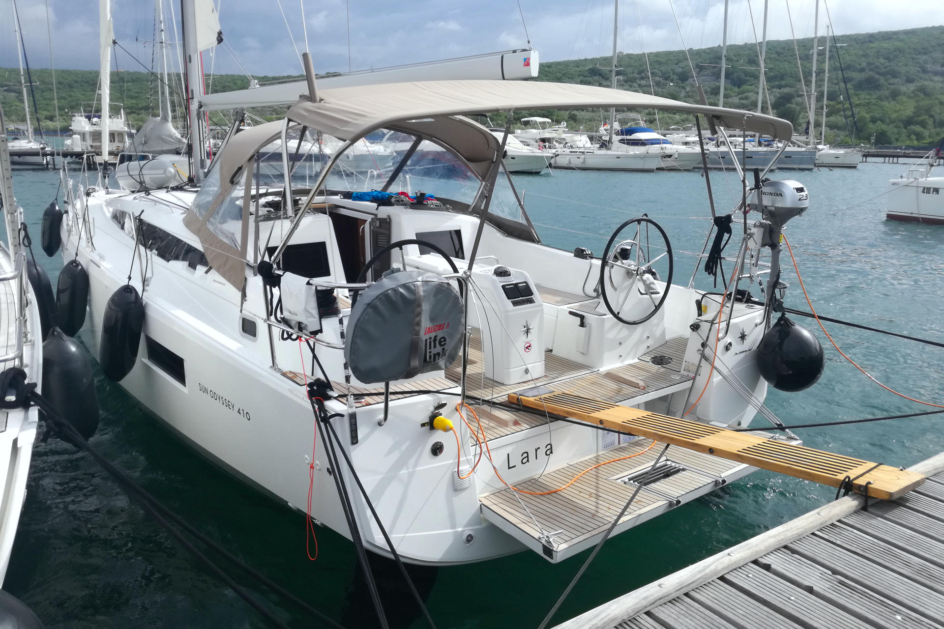 Sun Odyssey 410 - 3 cab. — photo 8