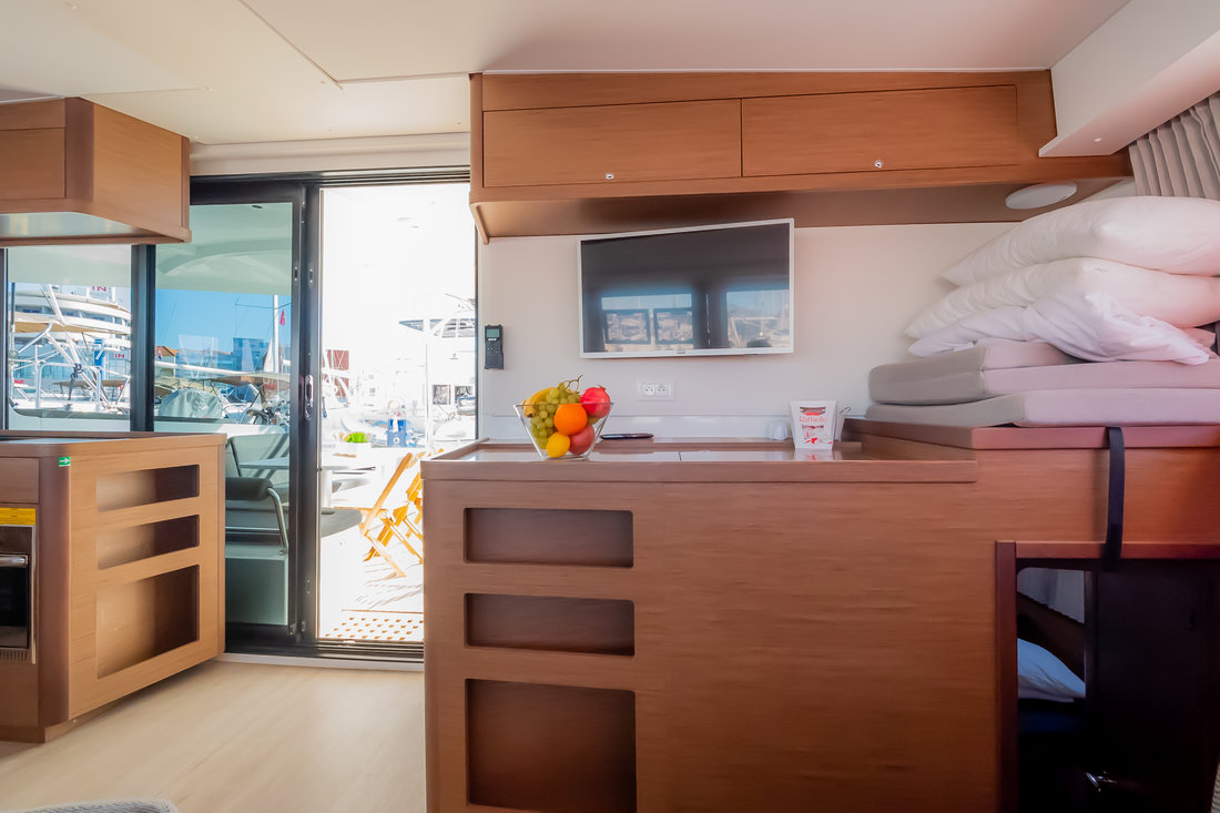 Lagoon 42 - 4 + 2 cab. — photo 9