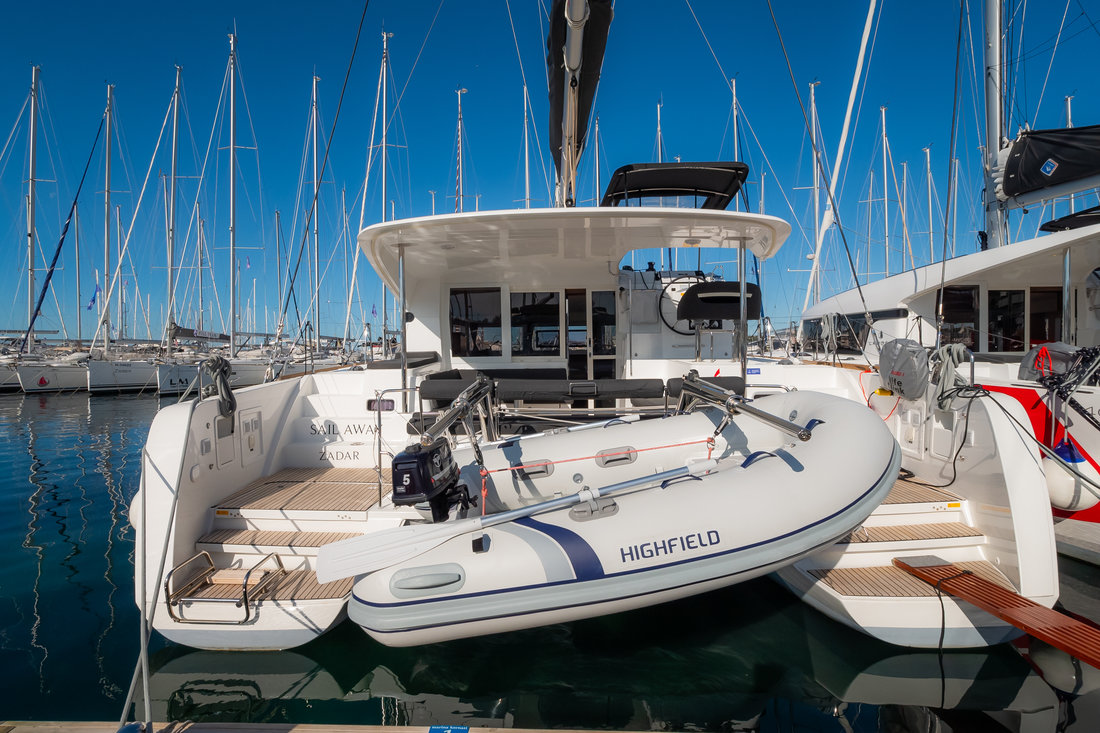 Lagoon 40 - 4 + 2 cab — photo 1