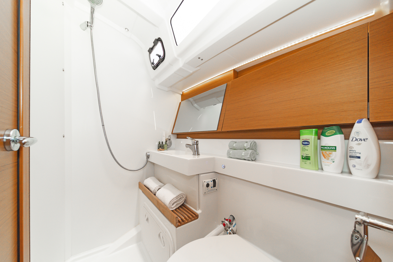 Sun Odyssey 490 - 5 + 1 cab. — photo 8