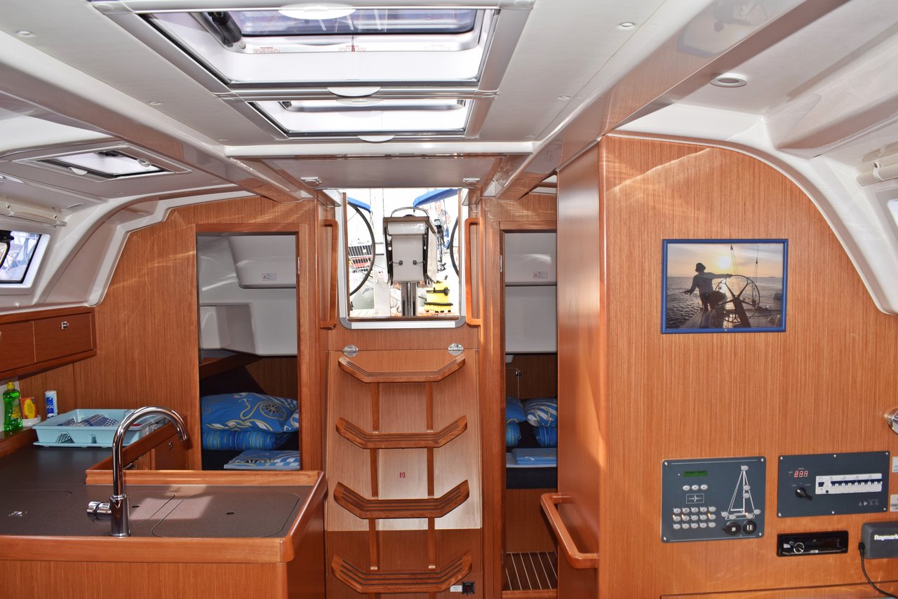 Bavaria Cruiser 37 - 3 cab. — photo 9