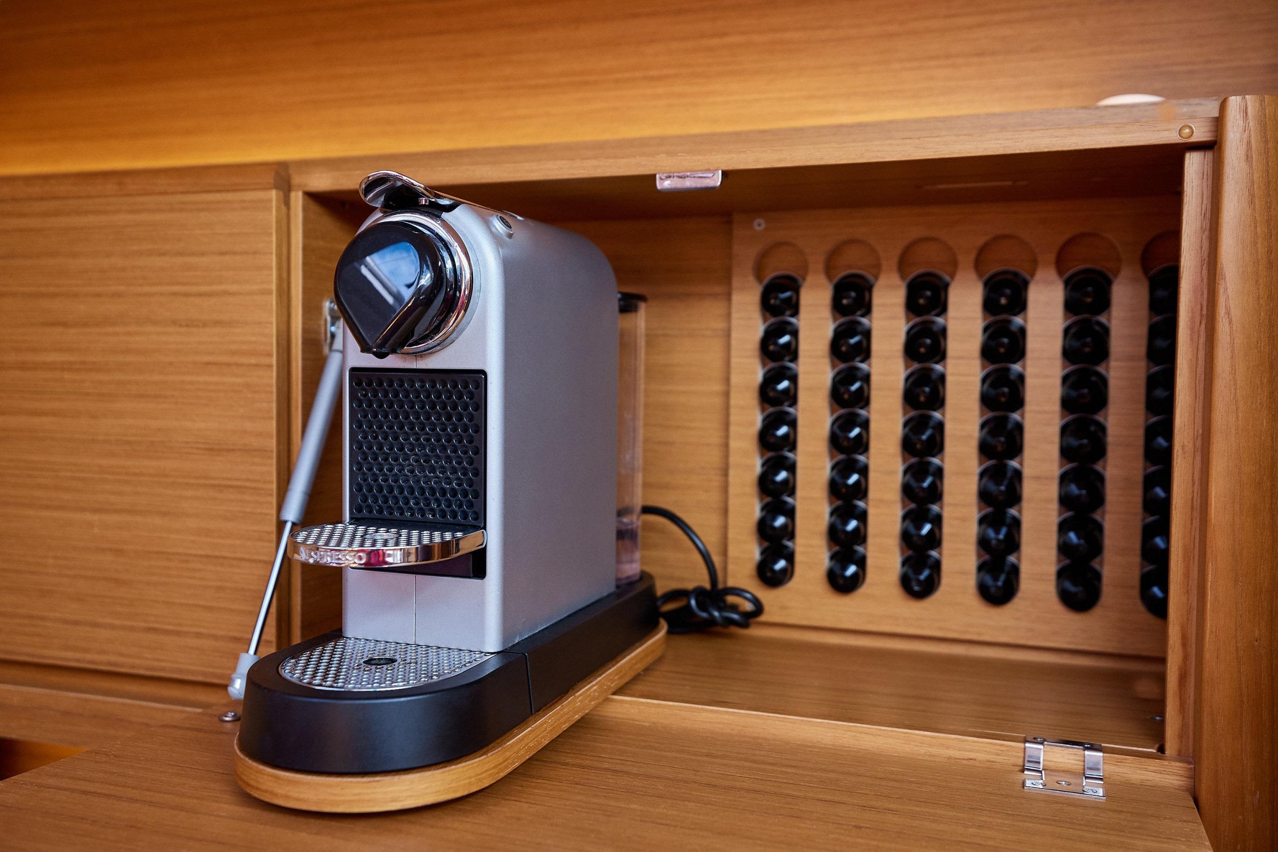 Dufour Exclusive 56 - 3 + 1 cab. — photo 29