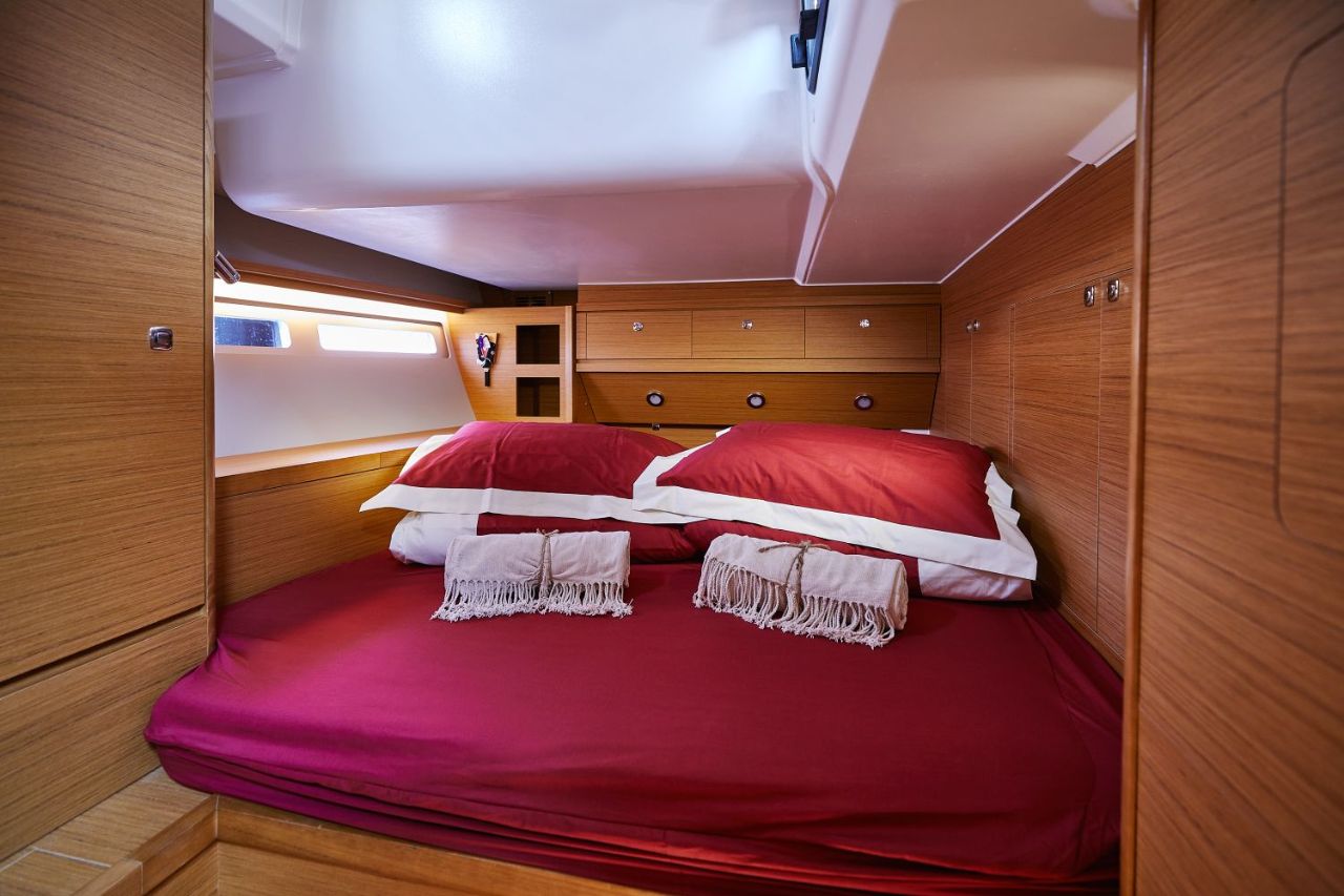 Dufour Exclusive 56 - 3 + 1 cab. — photo 33