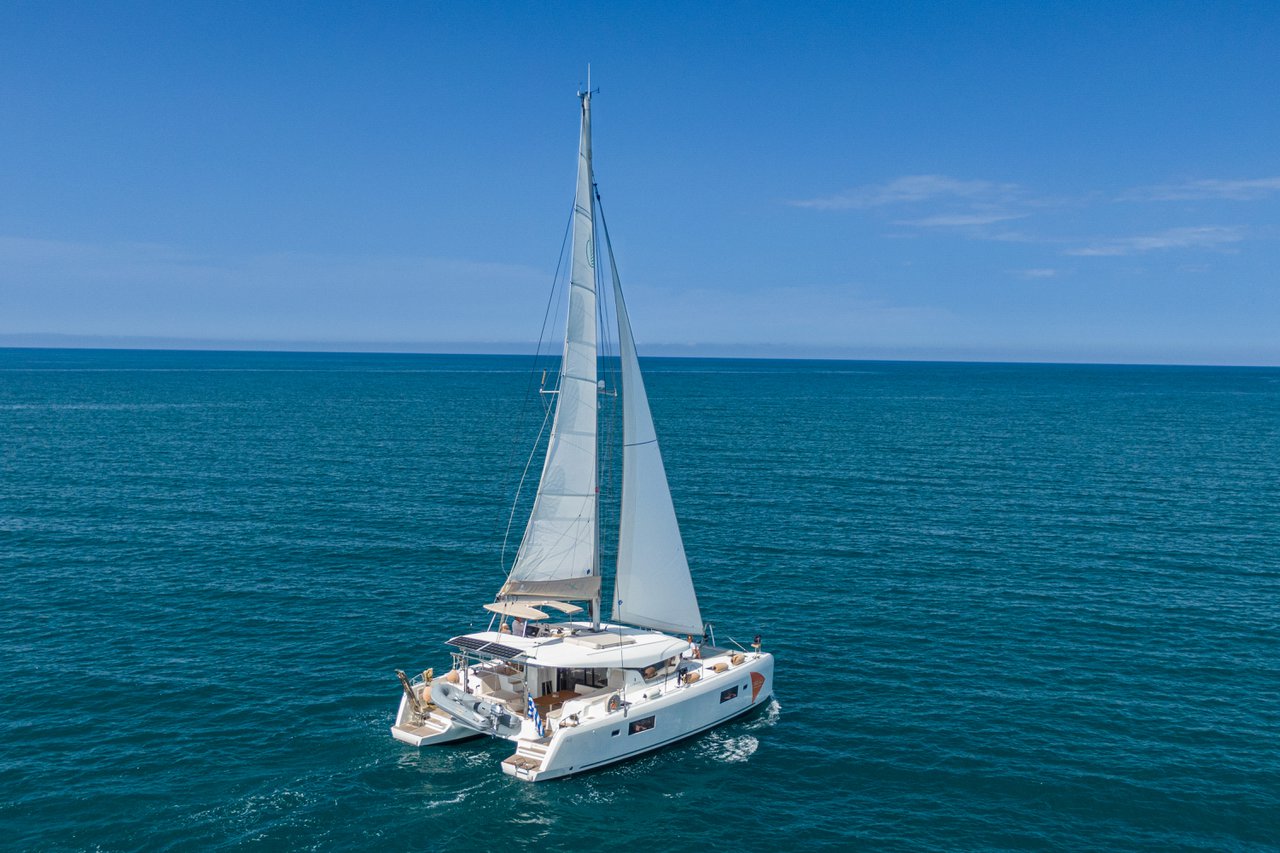 Lagoon 42 - 4 + 2 cab. — photo 1