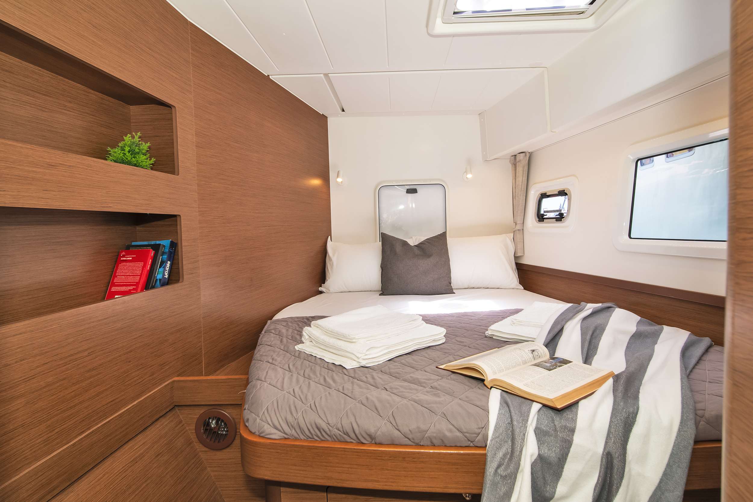 Lagoon 42 - 4 + 2 cab. — photo 20