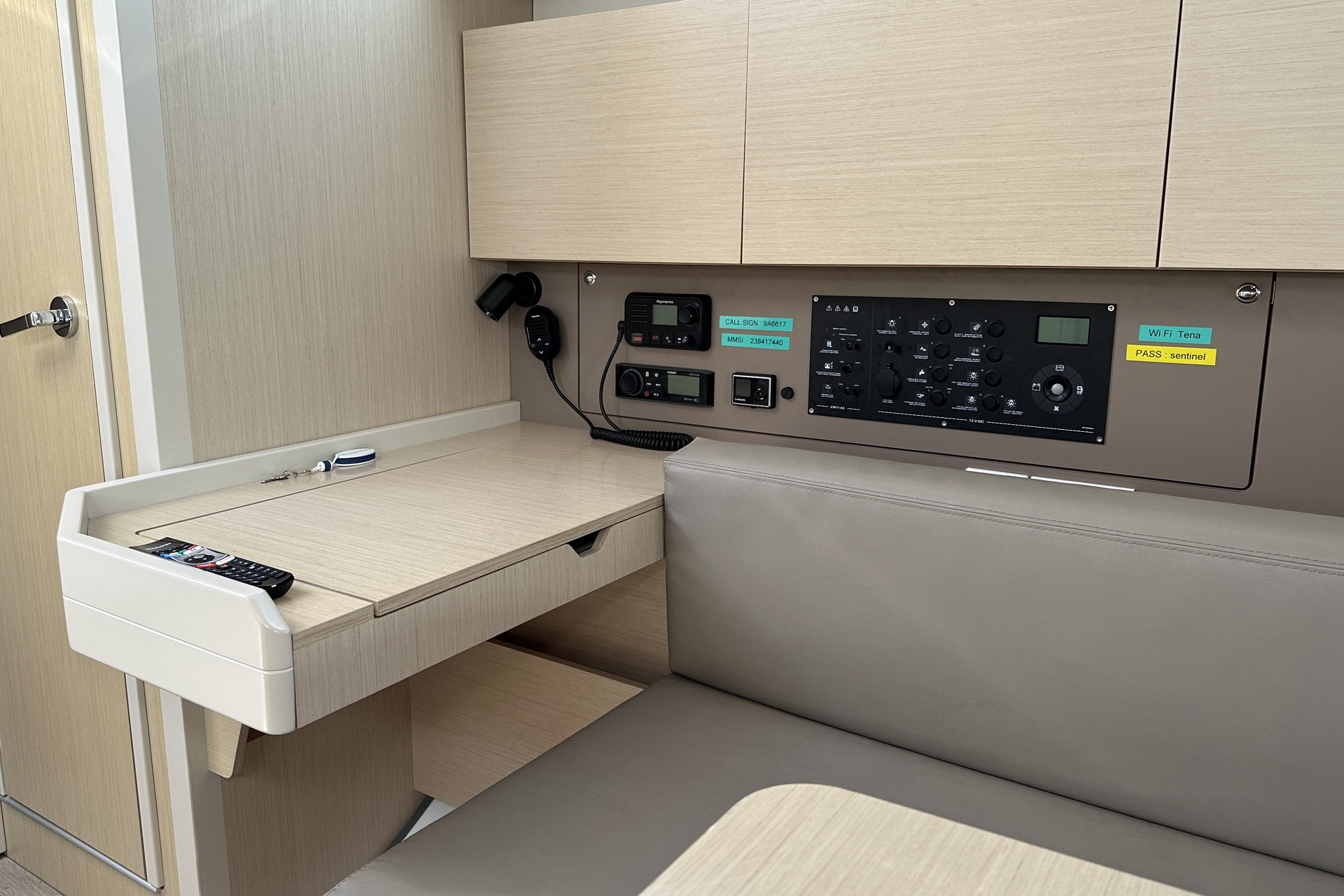 Oceanis 38.1 — photo 10