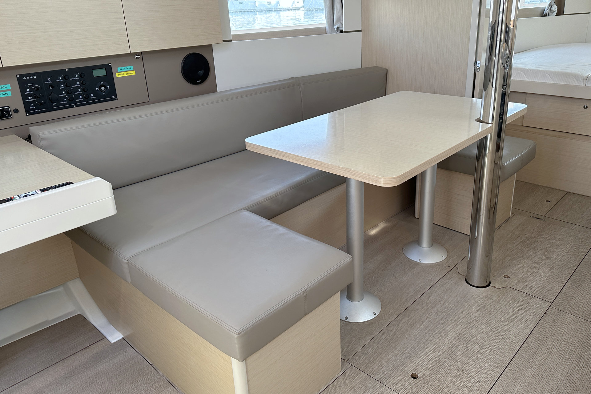 Oceanis 38.1 — photo 12