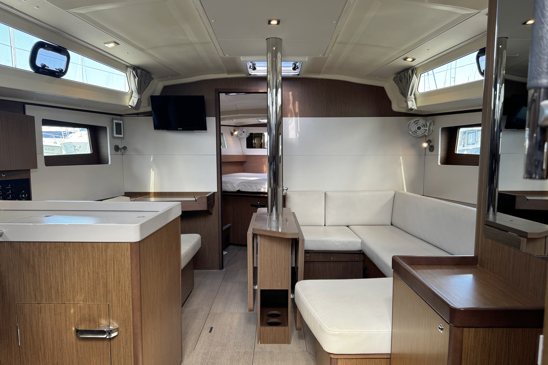 Oceanis 41.1 — photo 8