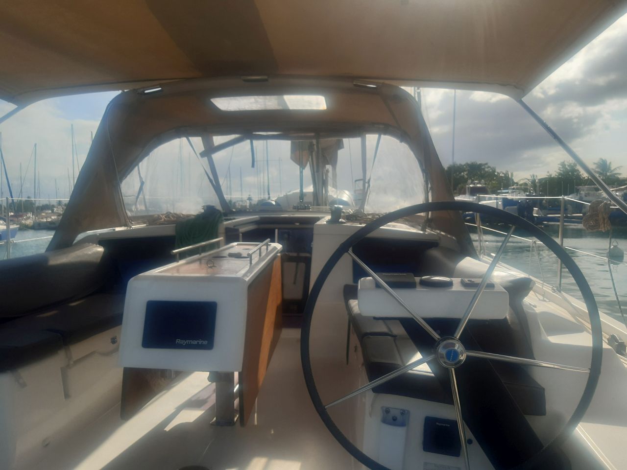 Dufour 390 GL — photo 10