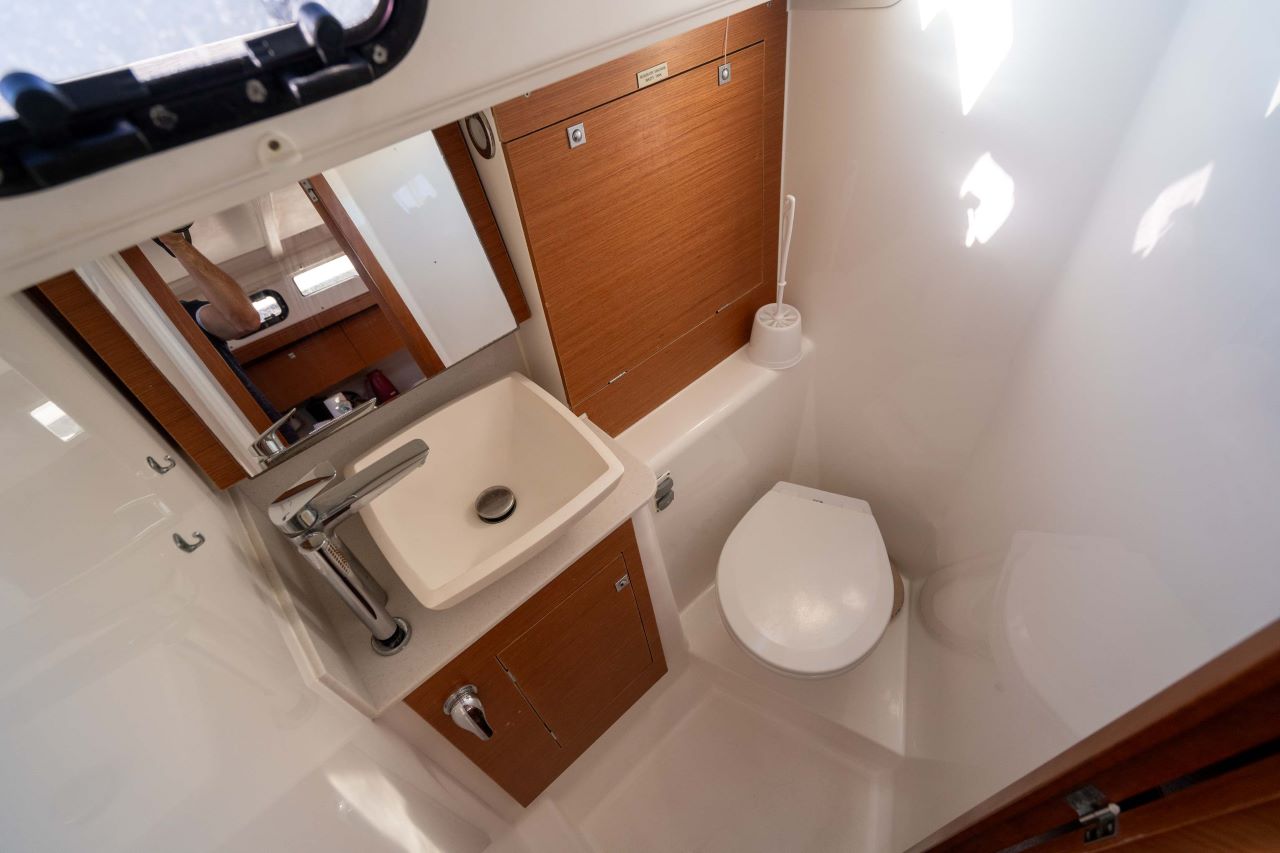 Dufour 360 Liberty — photo 11
