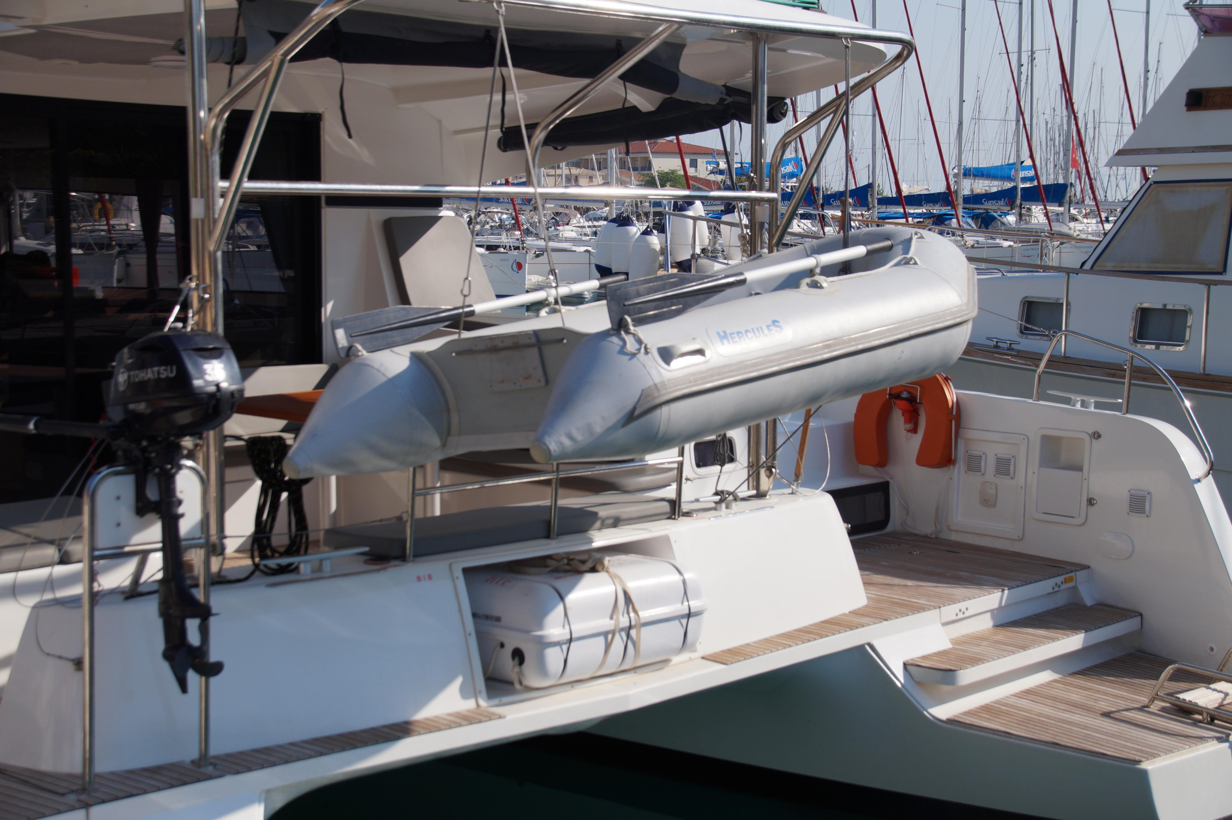 Lagoon 42 - 4 + 2 cab. — photo 9