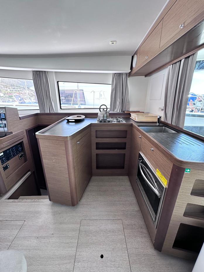 Lagoon 42 - 4 + 2 cab. — photo 14